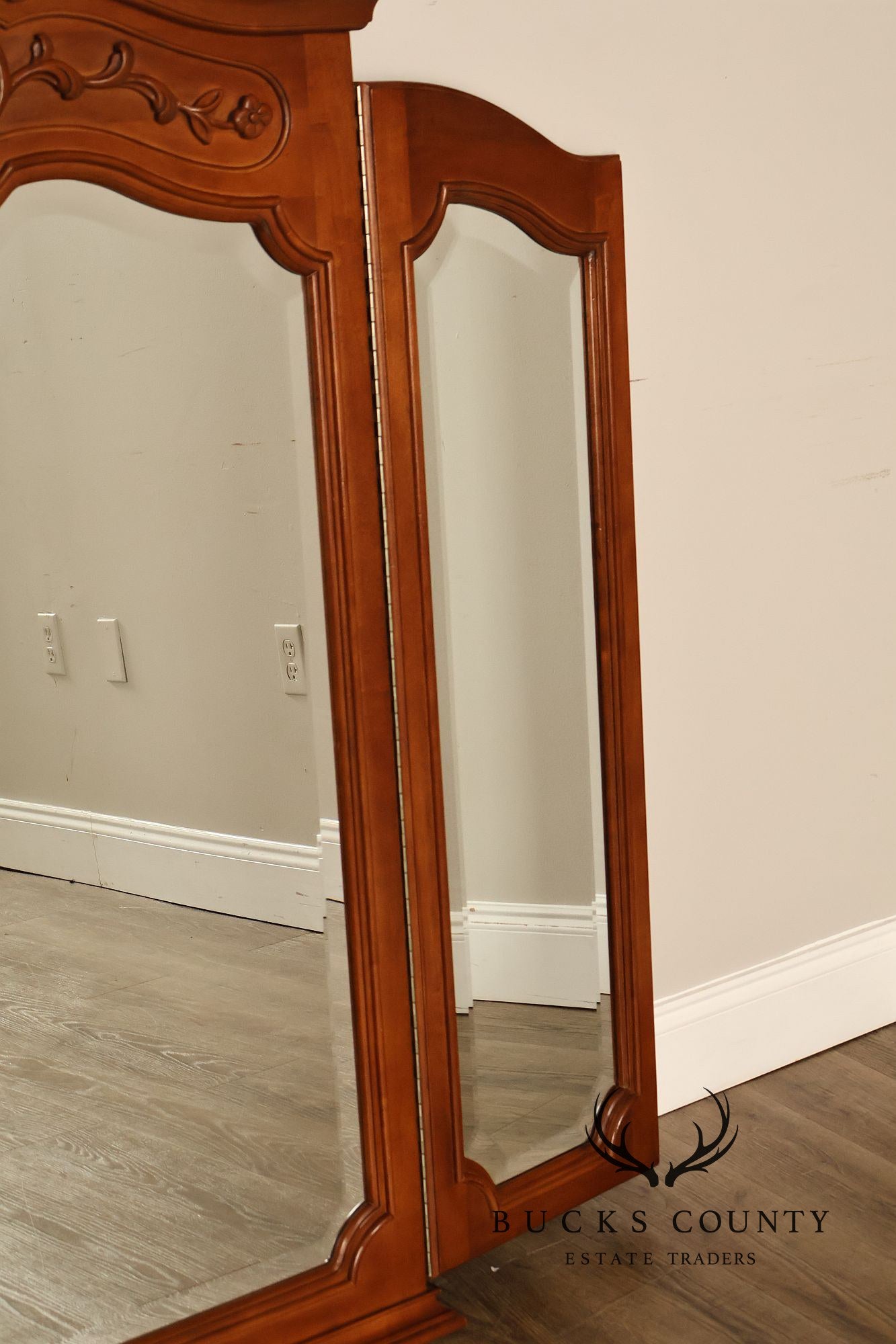 Century Furniture Traditional Tri Fold Mirror