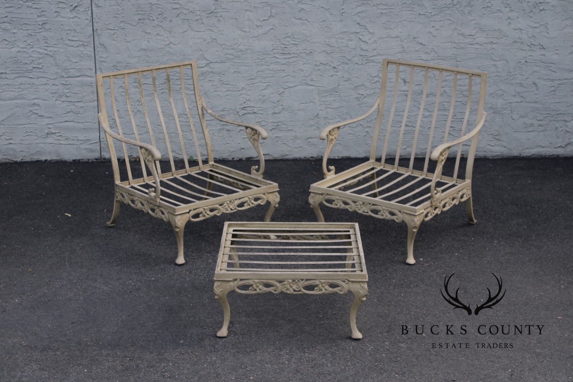 BROWN JORDAN PAIR OF CAST ALUMINUM 'DAY LILY' OUTDOOR PATIO LOUNGE CHAIRS WITH OTTOMAN