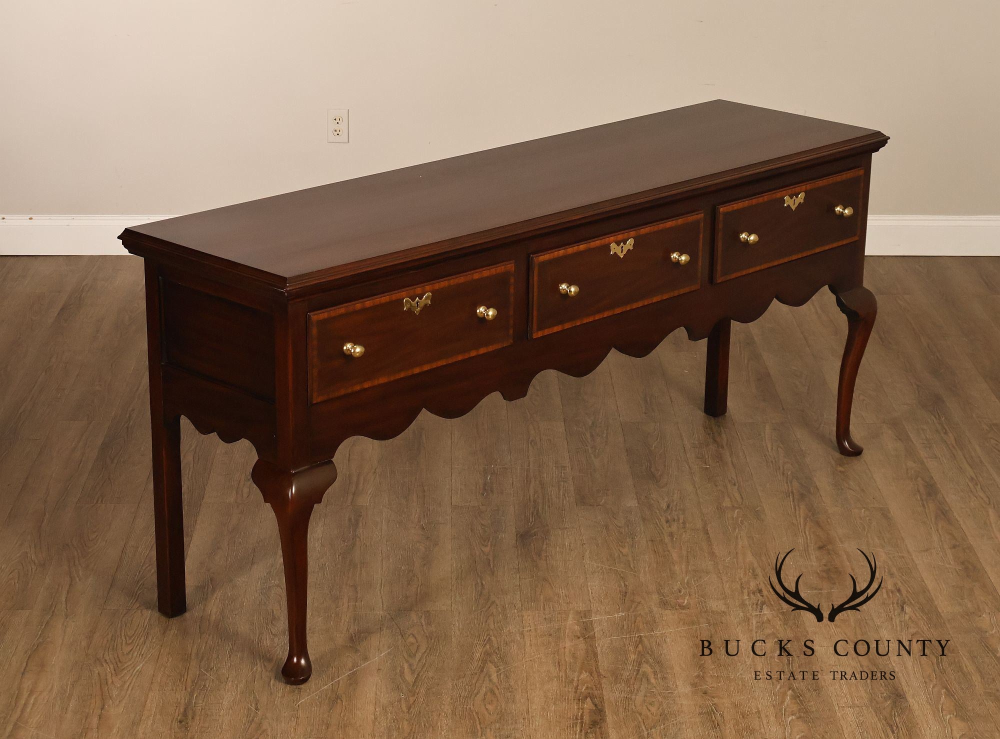 Henkel Harris Queen Anne Banded Mahogany Hunt Board