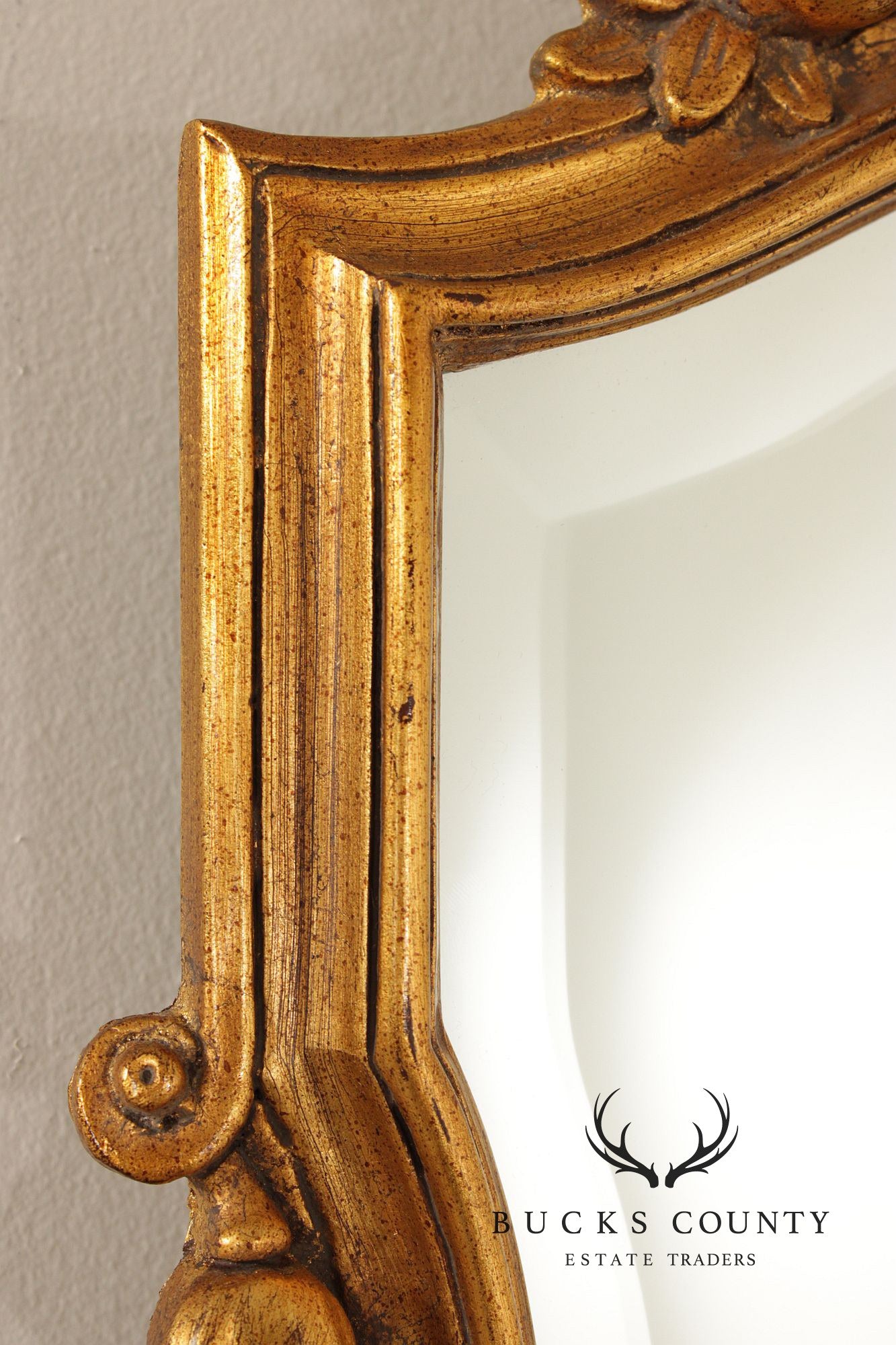 Entrée Italian Style Giltwood Accent Wall Mirror