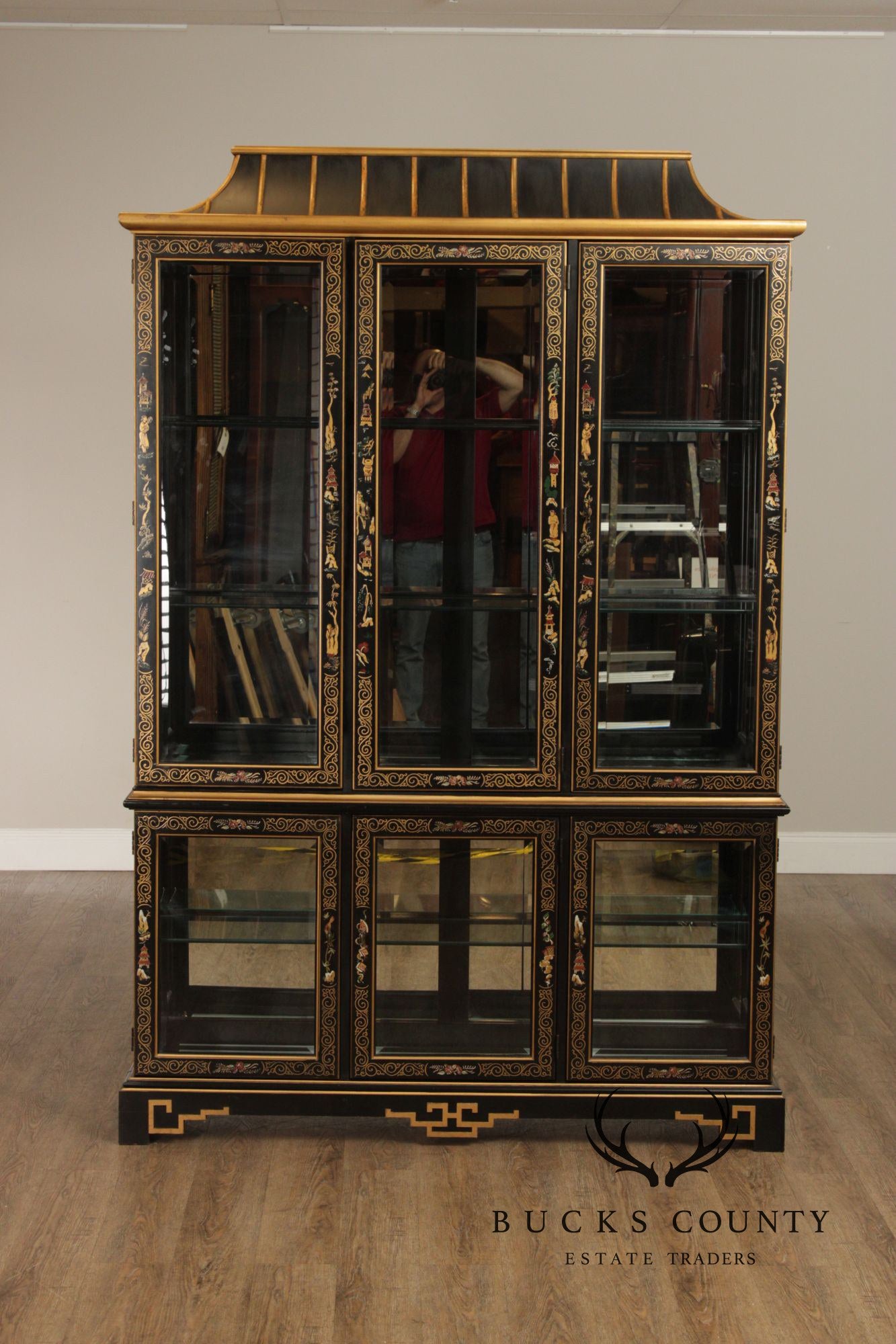 PULASKI FURNITURE CHINOISERIE PAGODA DISPLAY CABINET