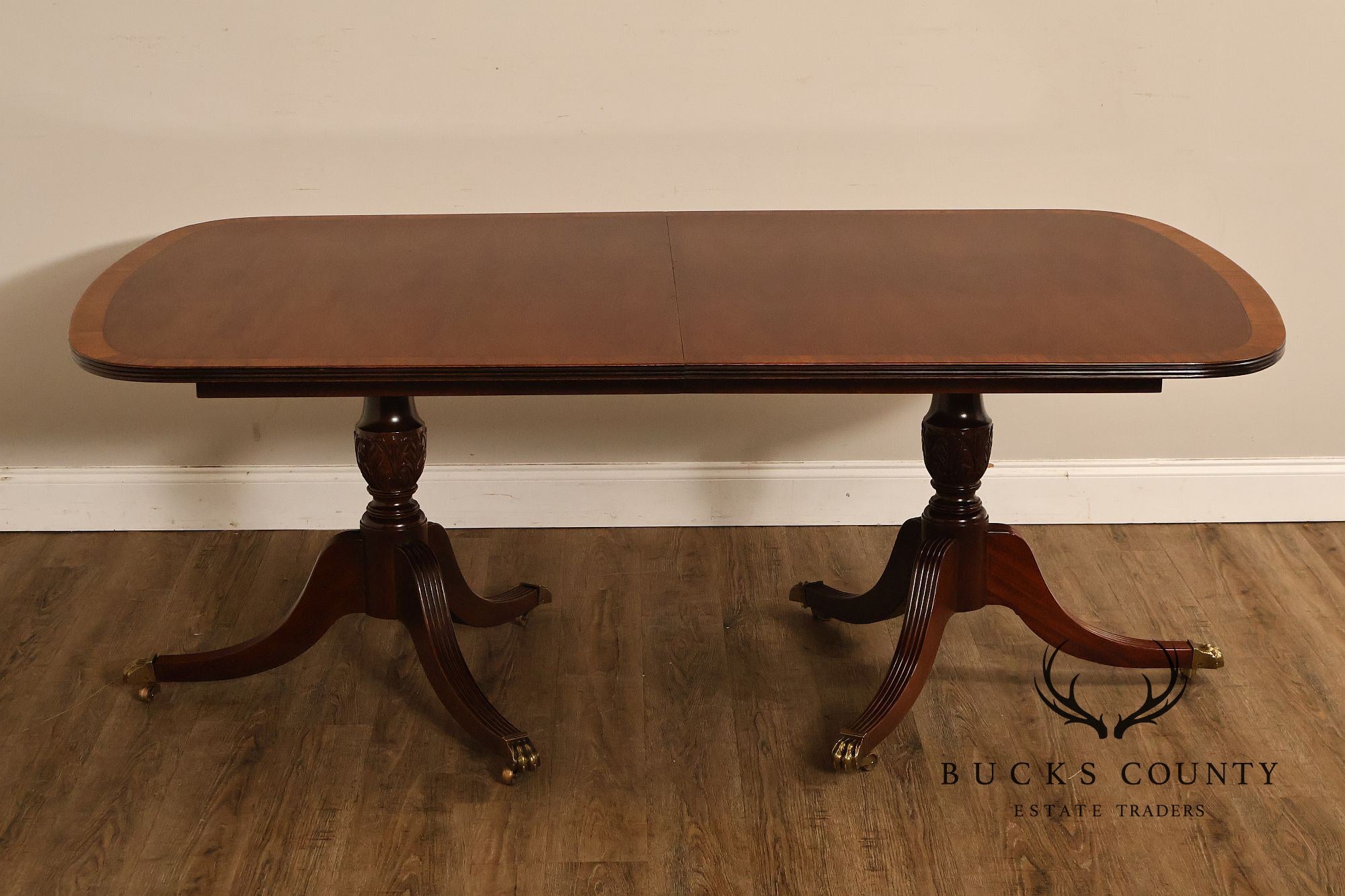 Hickory Chair Banded Mahogany Expandable Dining Table With Two Leaves