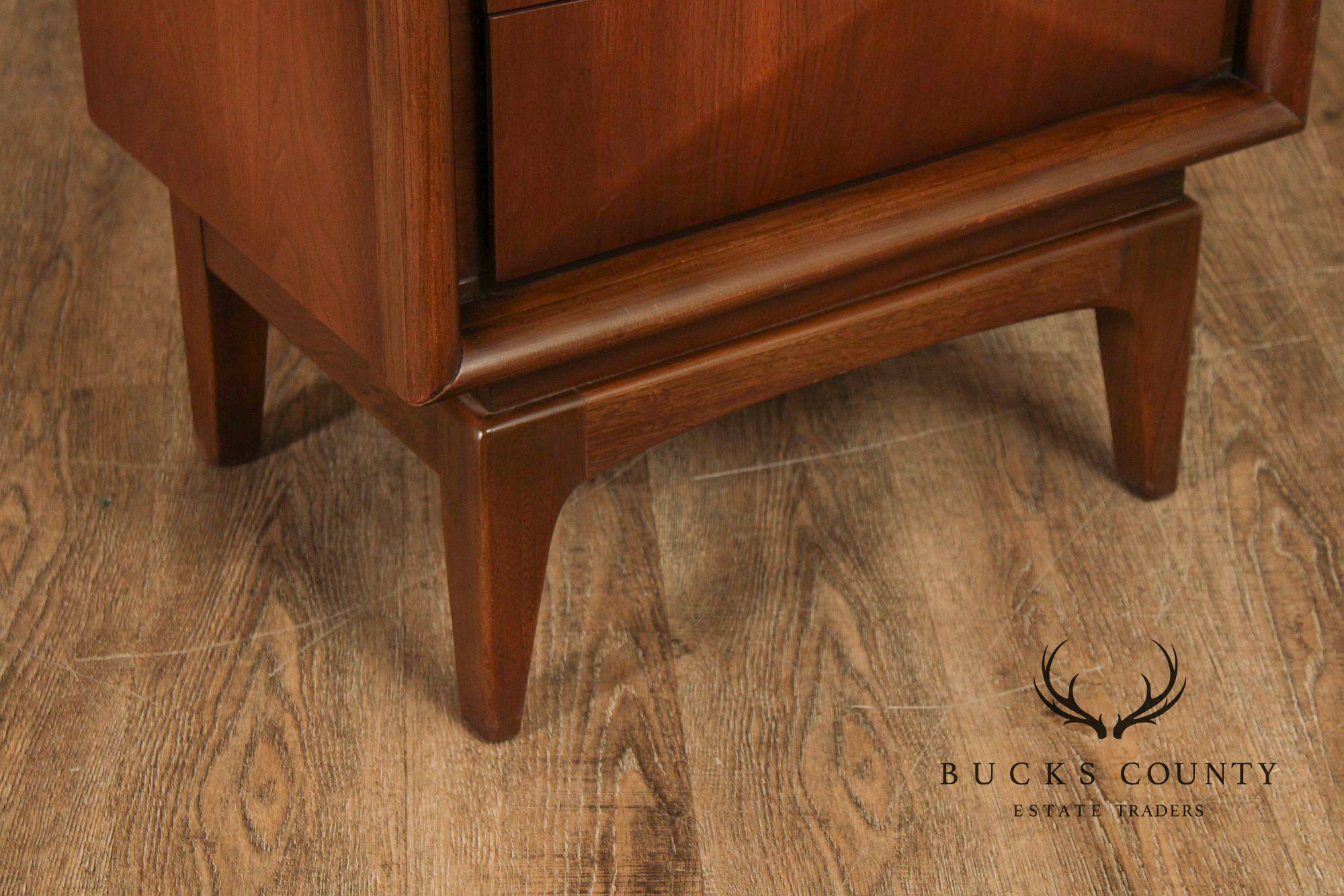 United Furniture Mid Century Modern Pair of Walnut Diamond Front Nightstands