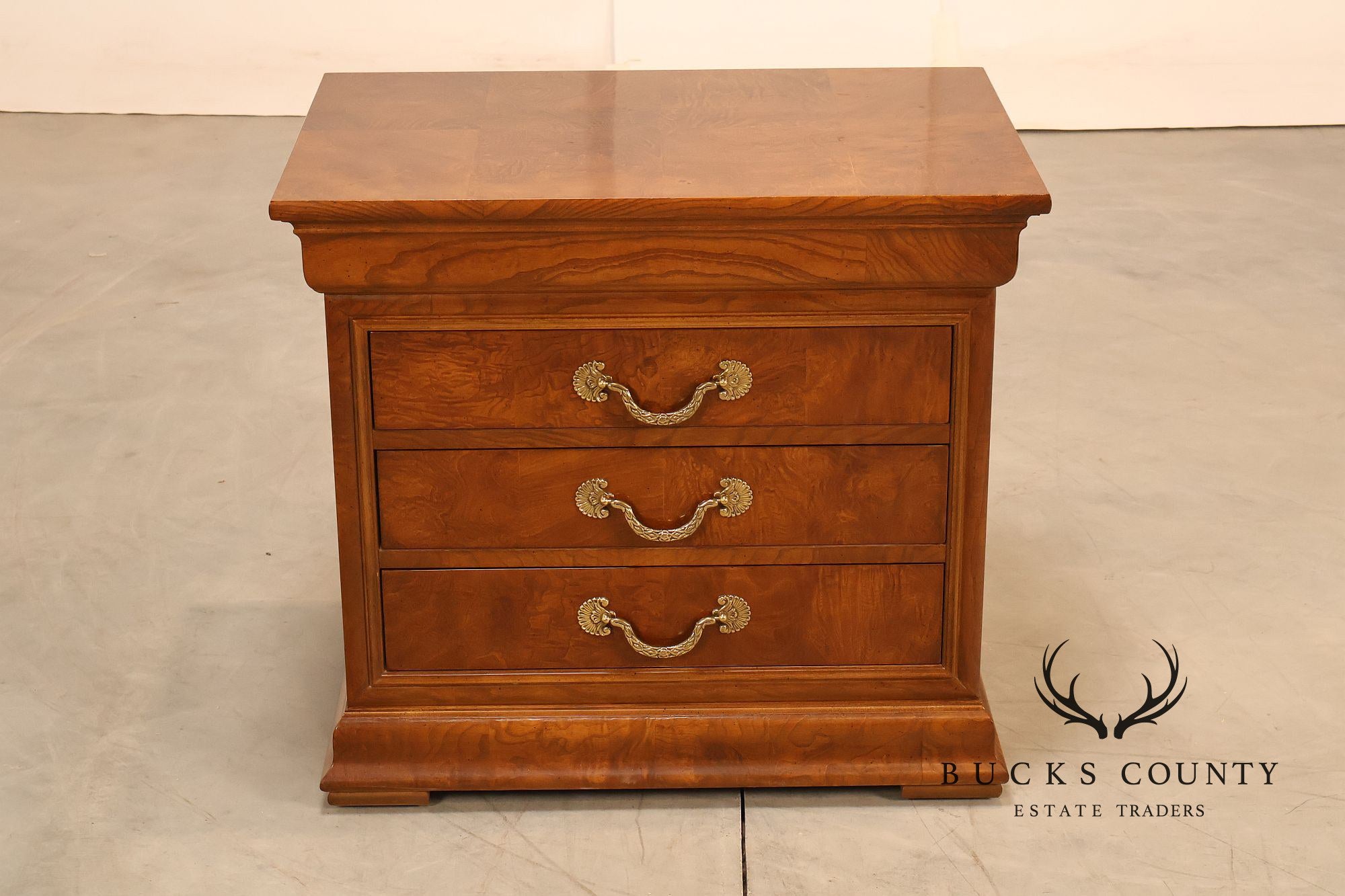 Henredon 'Charles X' Pair of  Burlwood Nightstands