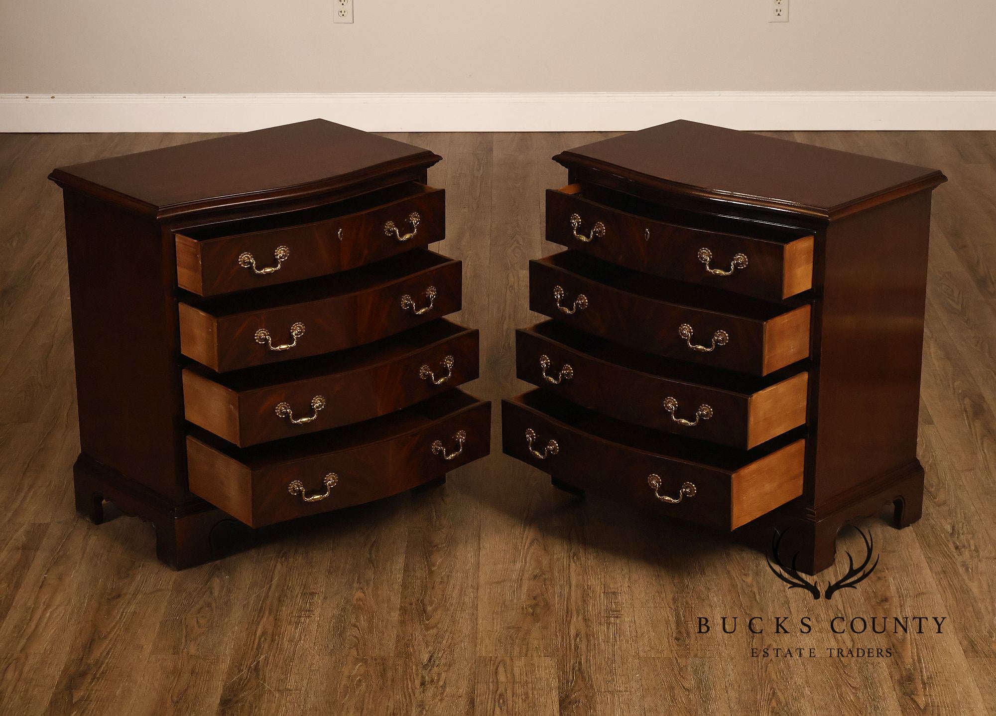 Drexel Heritage Heritage Georgian Style Mahogany Pair Of Chest Nightstands