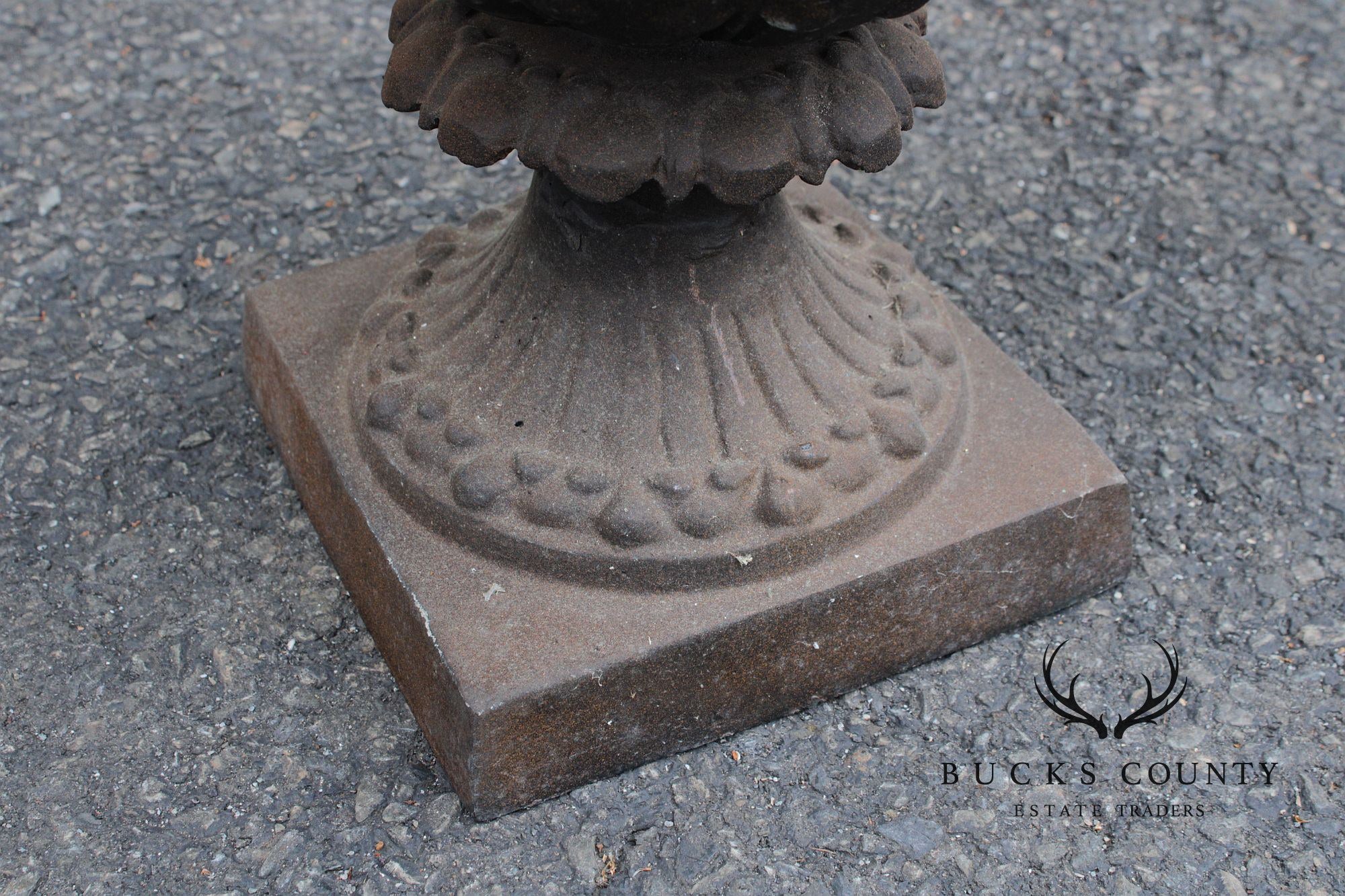 Classical Style Vintage Cast Iron Outdoor Garden Urn Planter