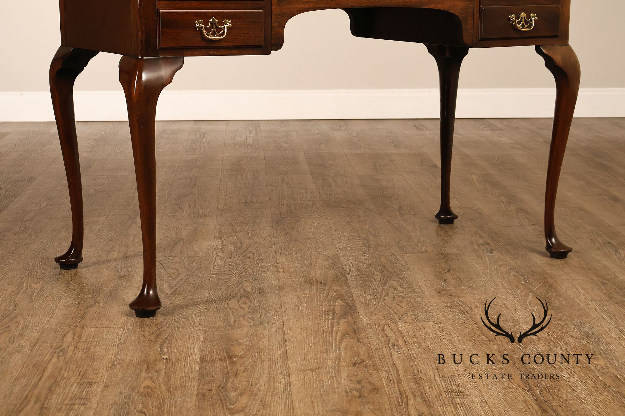 Stickley Queen Anne Style Mahogany Vanity Dressing Table