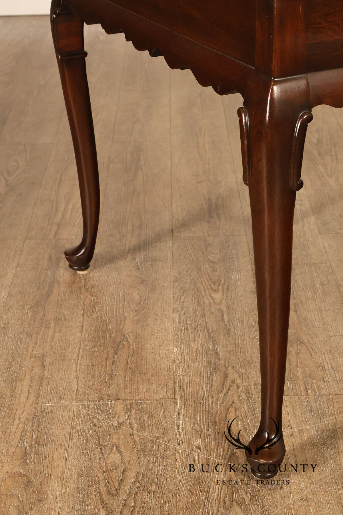 Ethan Allen Georgian Court Cherry Queen Anne Side Table With Pull-Out Slides