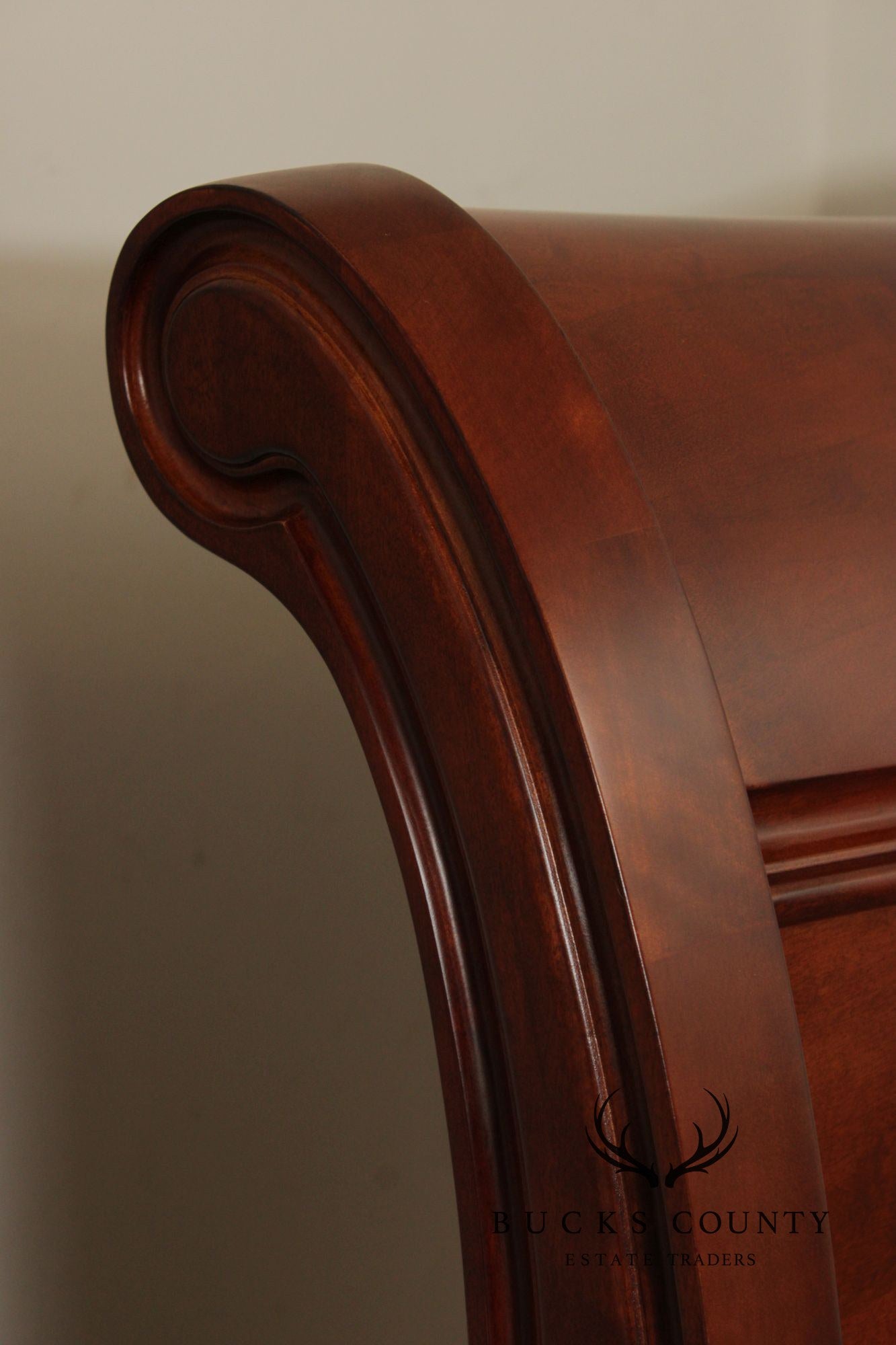 Traditional Cherry Queen Size Sleigh Bed