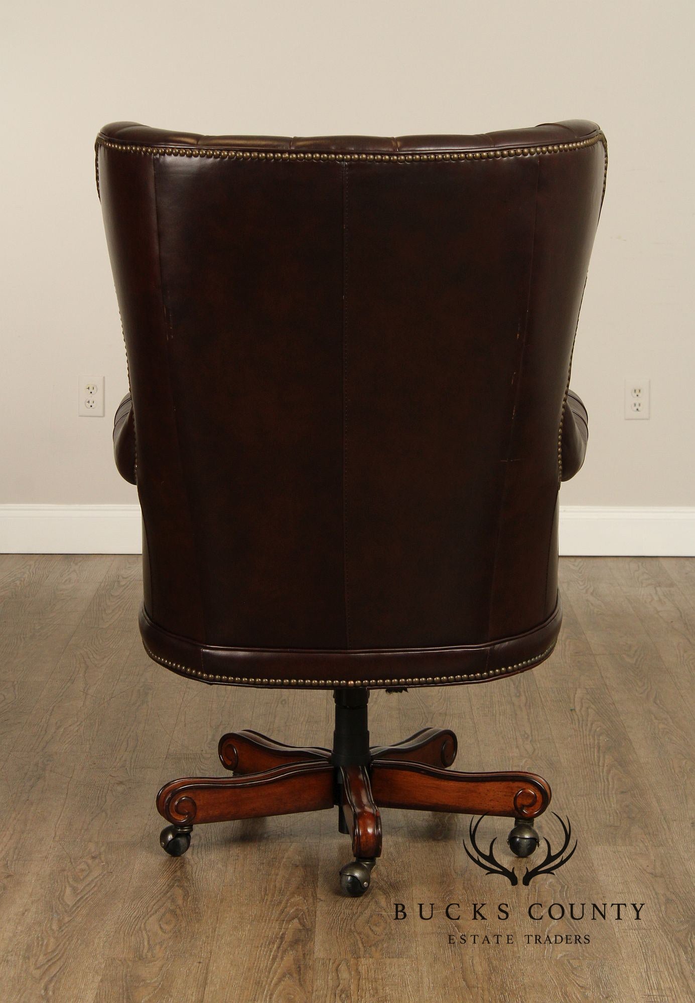 Hooker Furniture Tufted Leather Executive Swivel Desk Chair