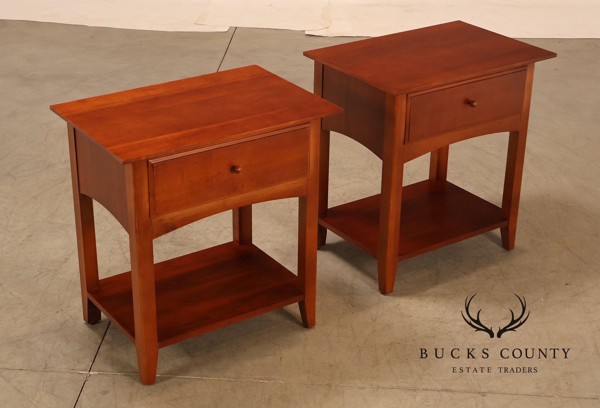 Thomasville 'Impressions' Mission Style Pair of Cherry Nightstands
