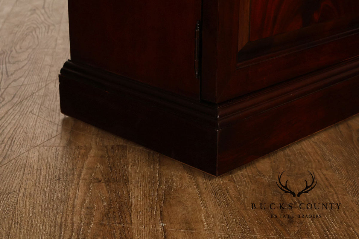 Thomasville Georgian Style Large Mahogany China Display Breakfront
