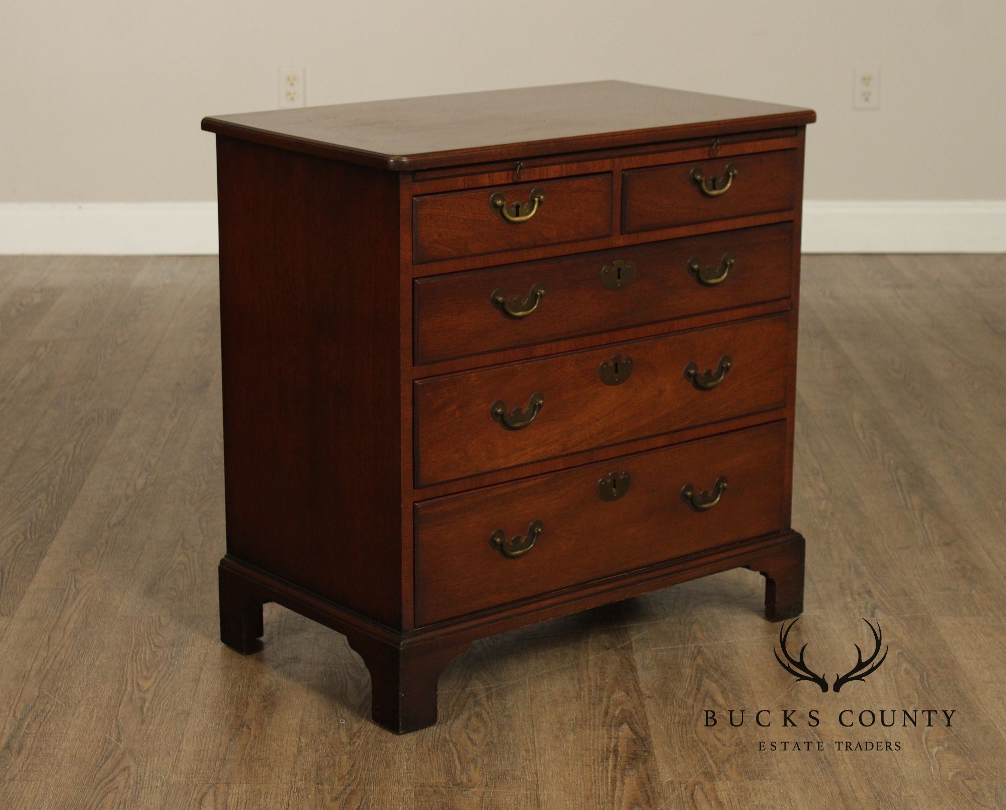Kittinger Colonial Williamsburg Mahogany Bachelor’s Chest