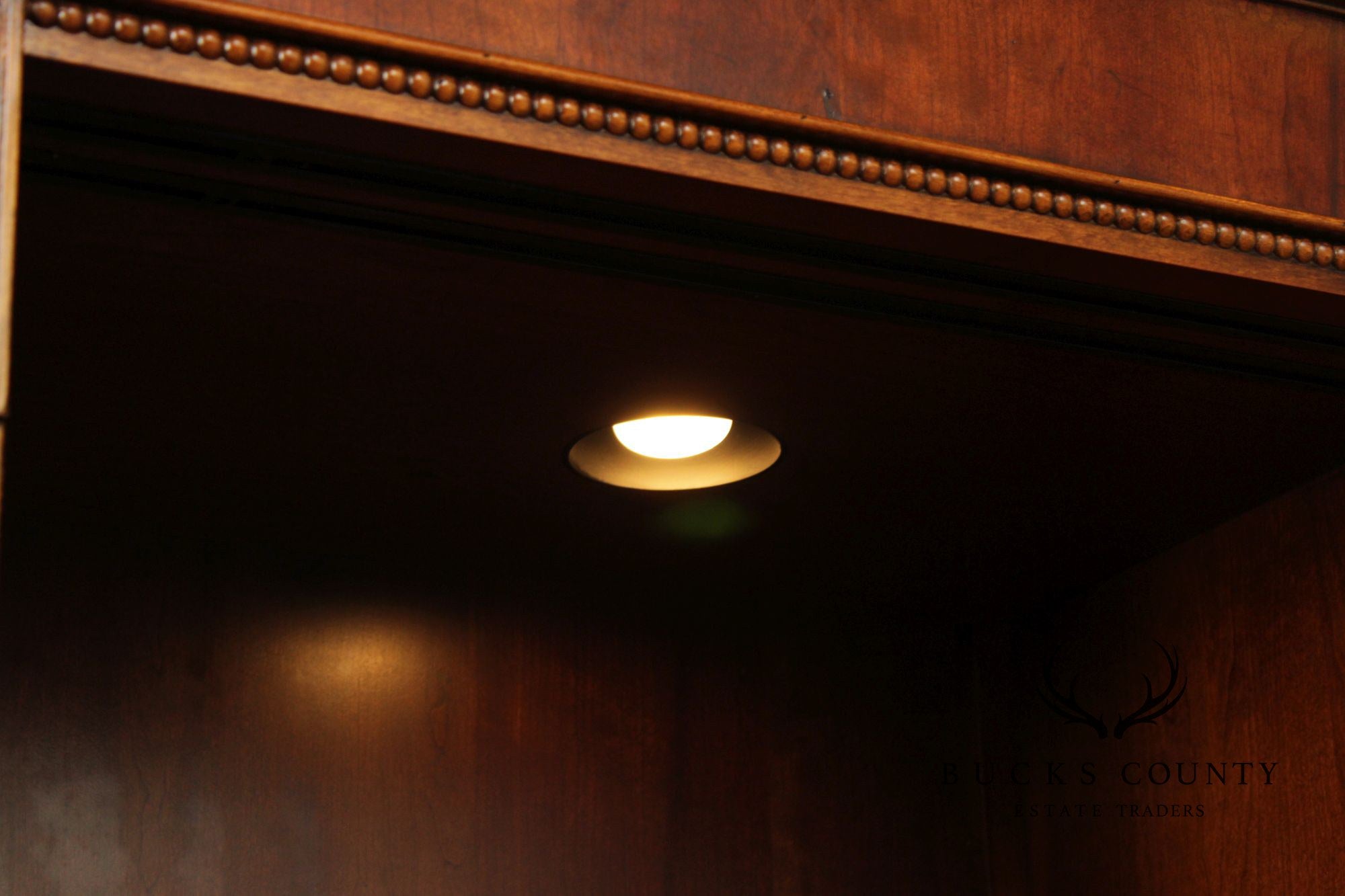 Ethan Allen Traditional Style Lighted Sliding Door Bookcase Display Cabinet