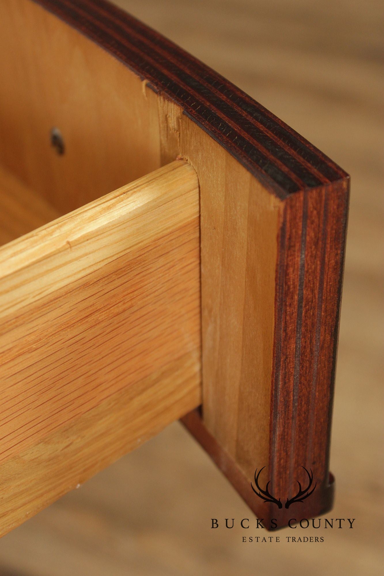 Thomasville The Mahogany Collection Hepplewhite Style Inlaid Console Table