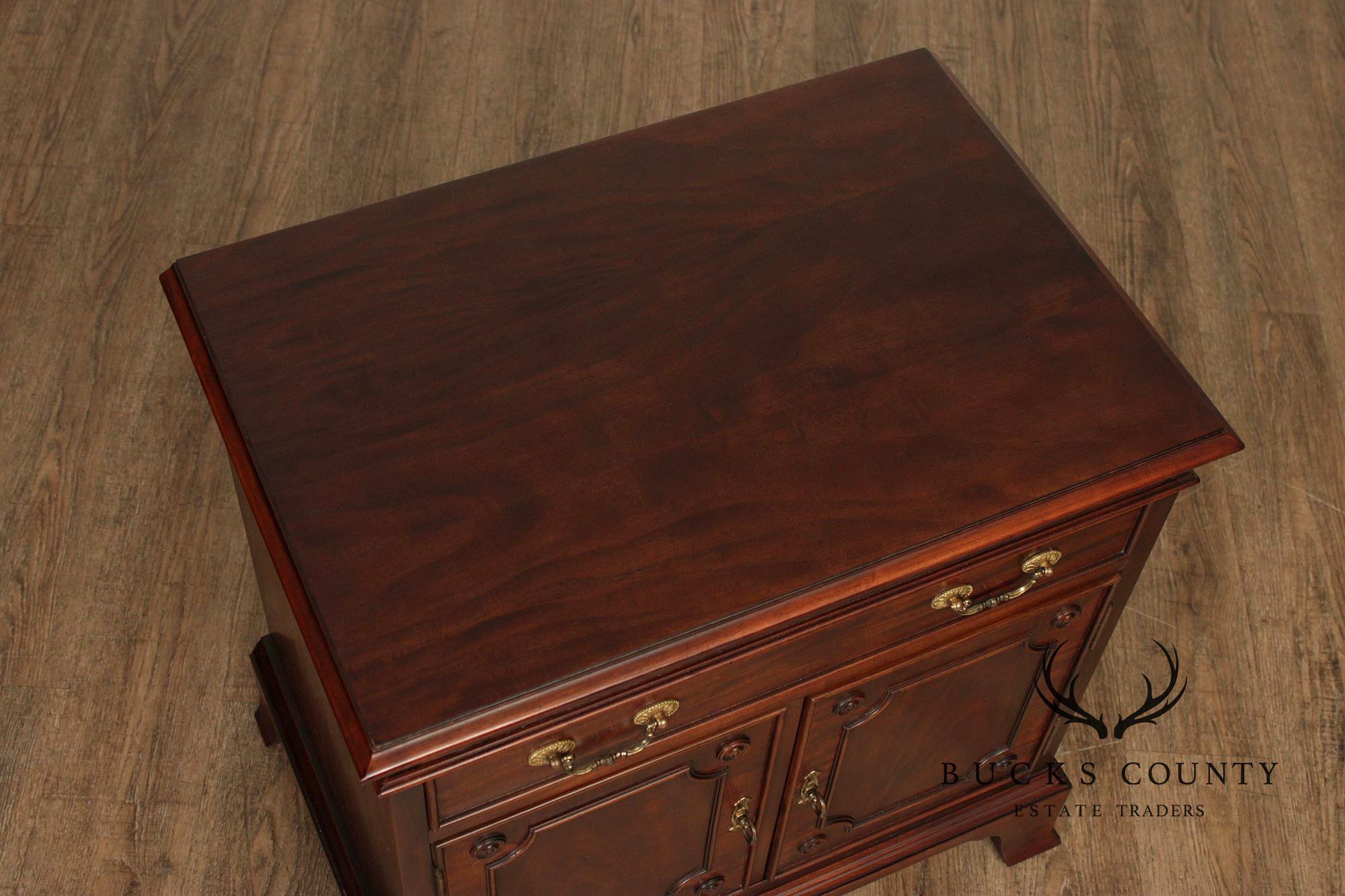 Century Furniture Georgian Style Pair of Mahogany Nightstands