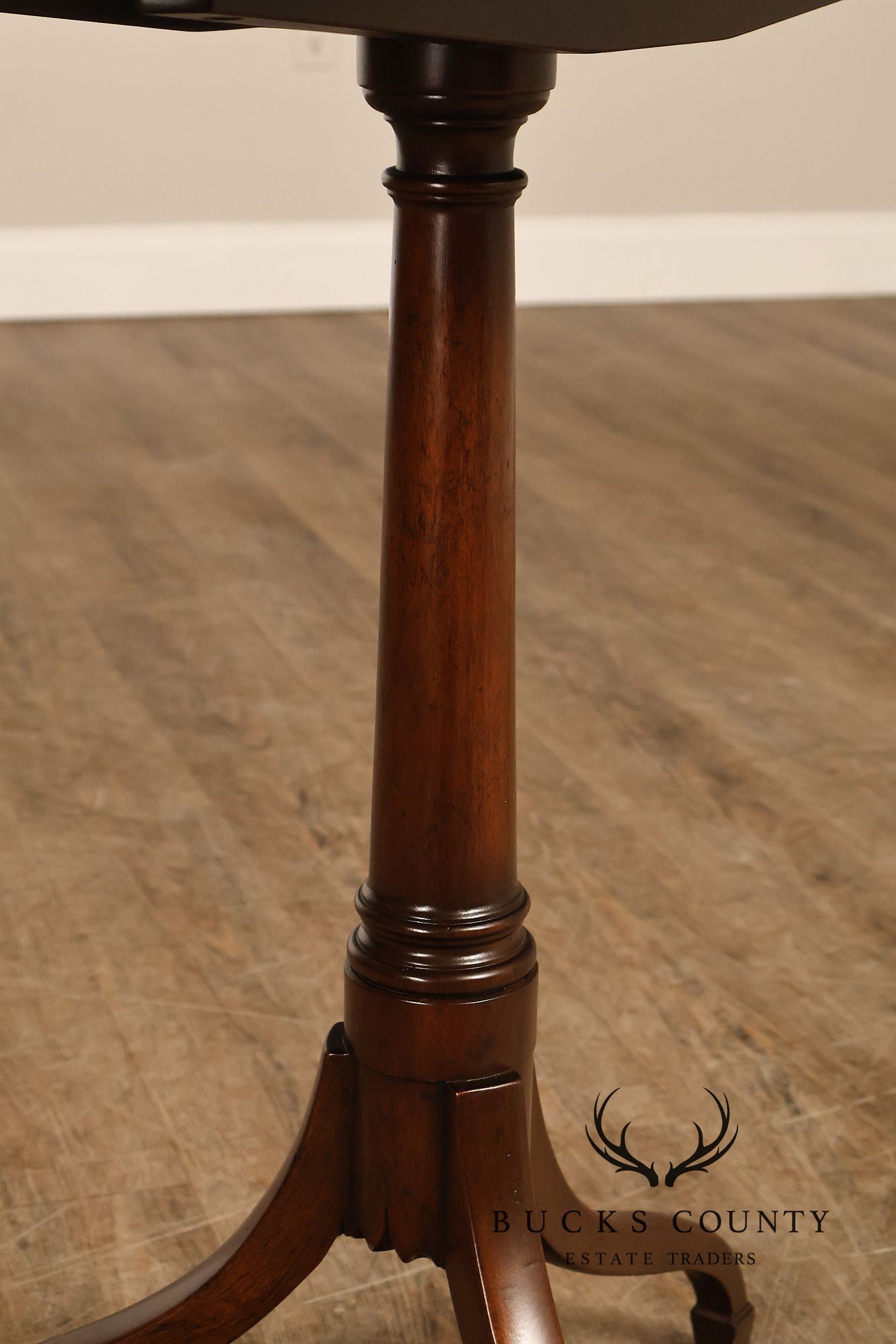 Kittinger Colonial Williamsburg Mahogany Oval Tilt Top Table