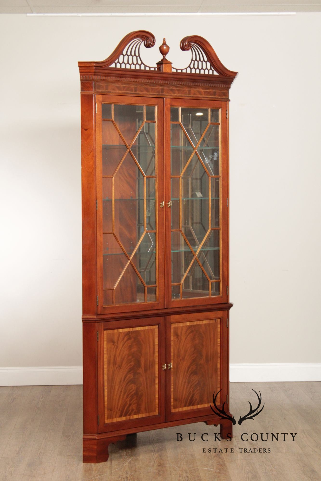 Stickley Georgian Style Pair of Mahogany Corner Cabinets