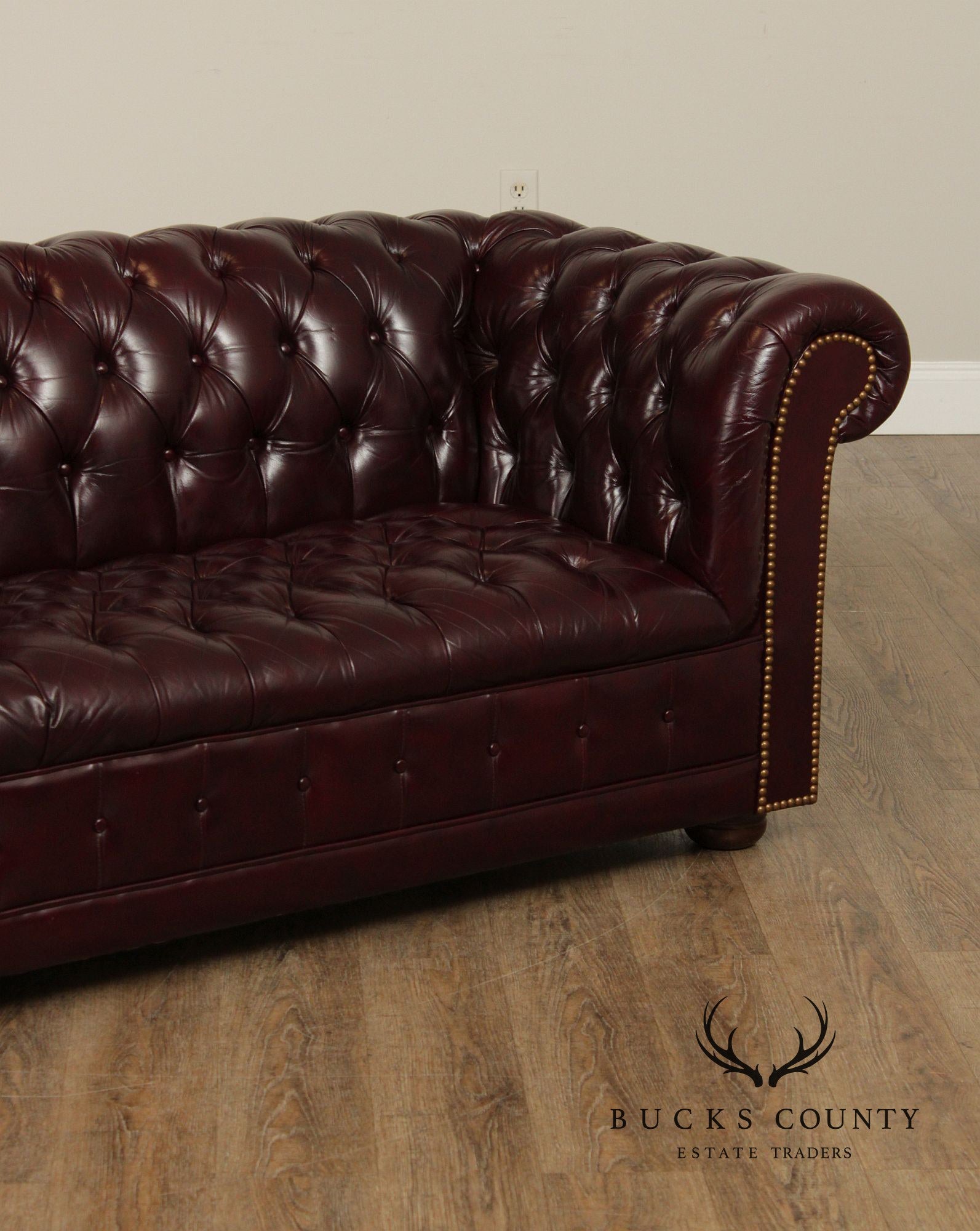 Quality Tufted Leather Vintage Chesterfield Style Sofa