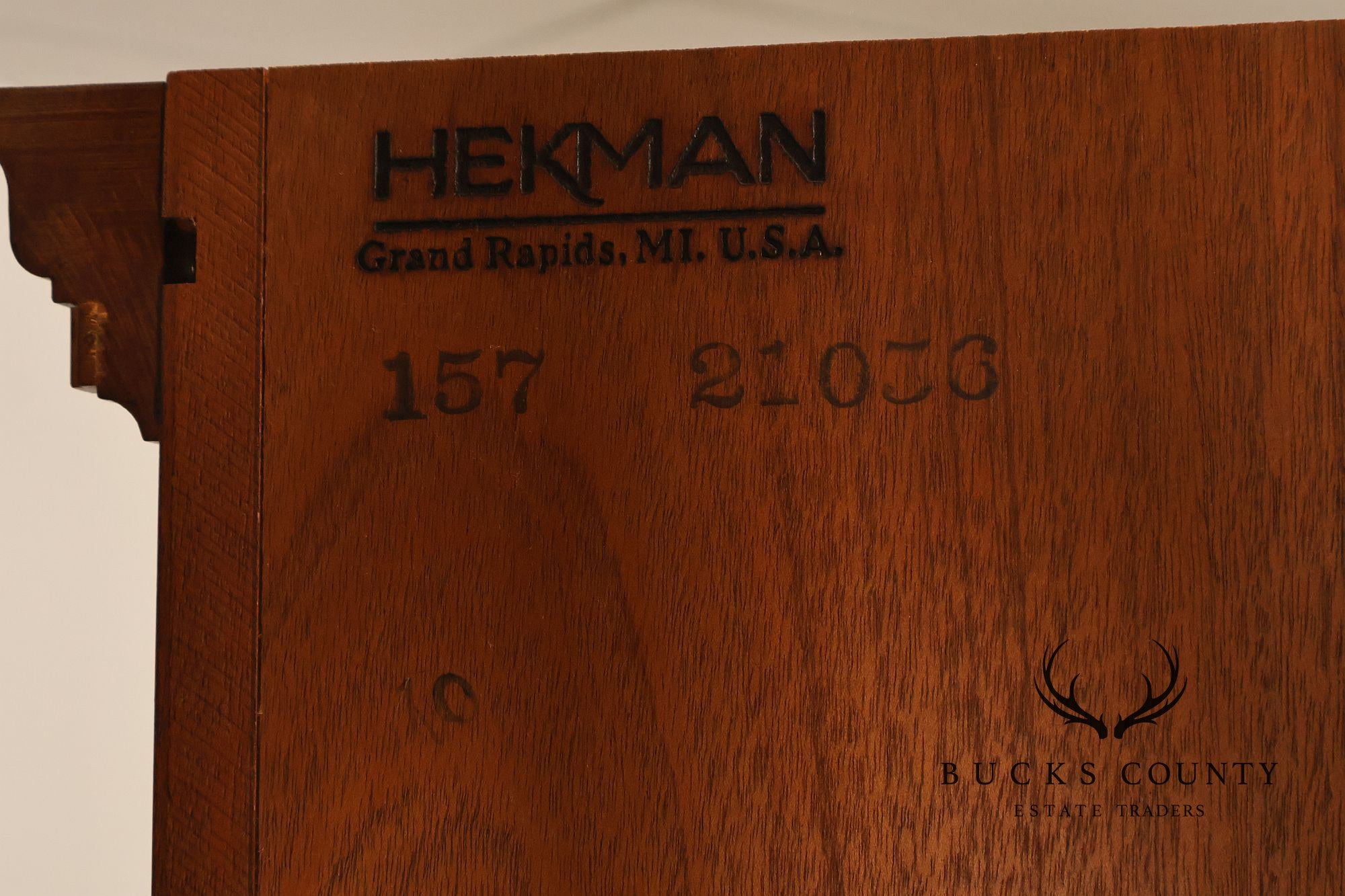 Hekman Copley Place Federal Style Pair Of Inlaid Mahogany Corner Cabinets