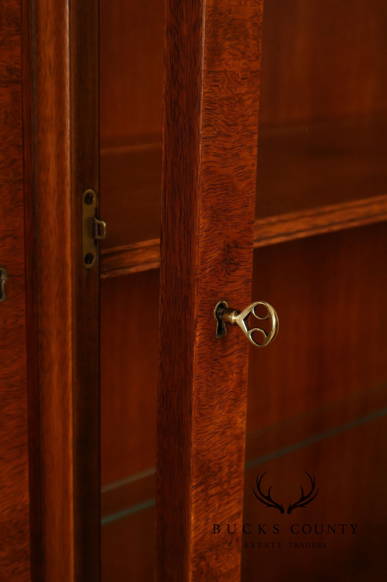 Kittinger Mahogany Chippendale Style Breakfront China Cabinet