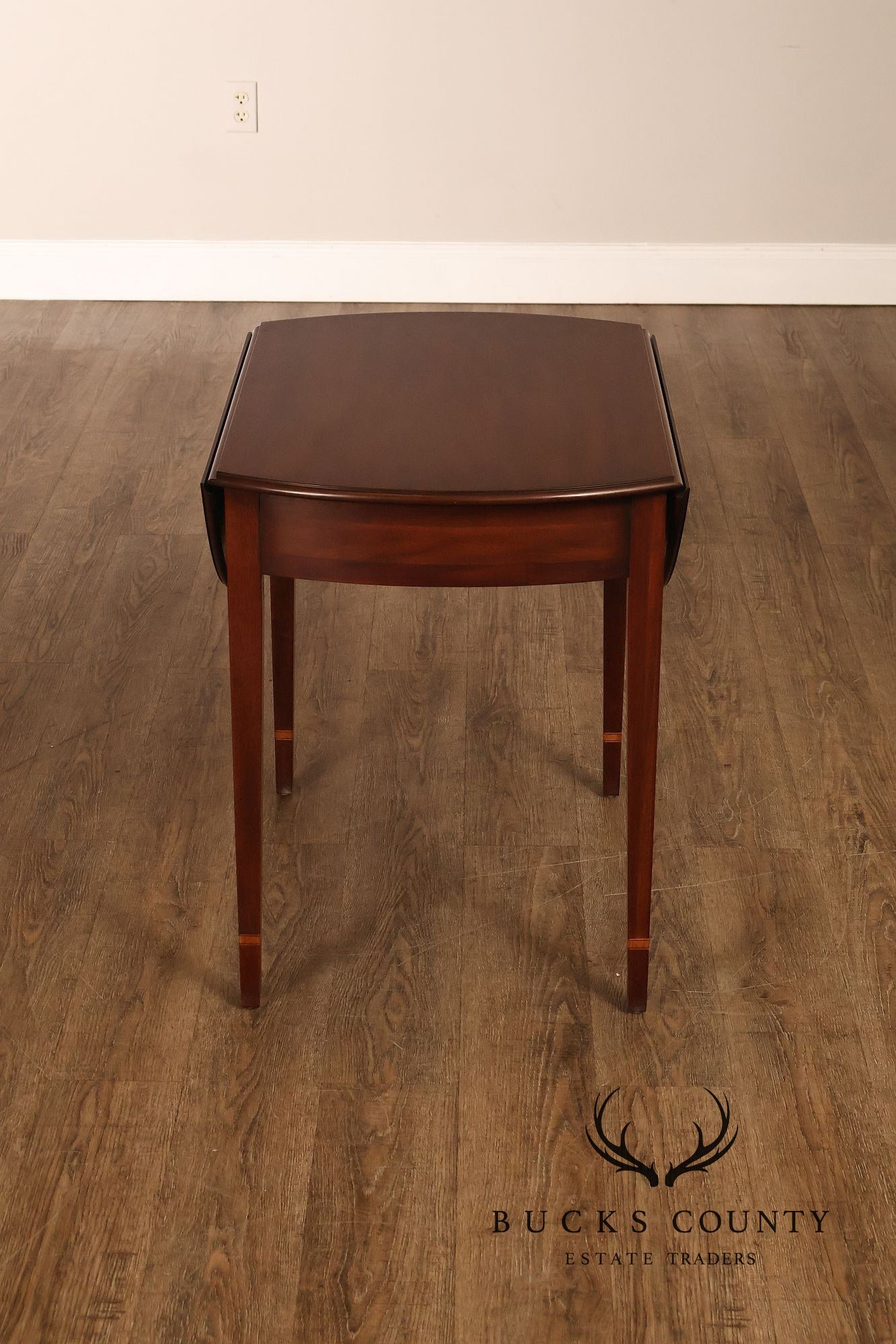 Henkel-Harris Hepplewhite Style Pair Of Mahogany Pembroke Drop Leaf Side Tables