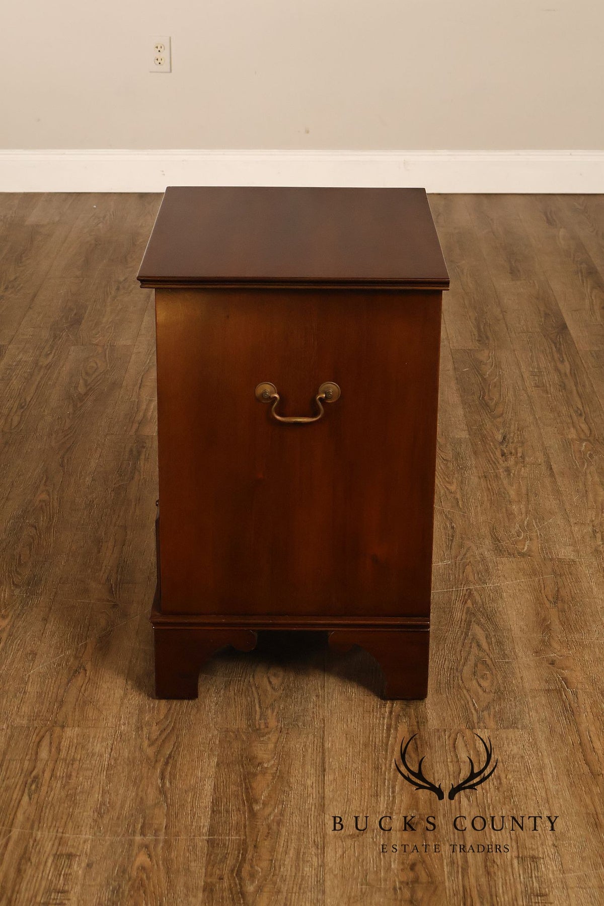 Pair Of Kittinger Old Dominion Mahogany Open Nightstands