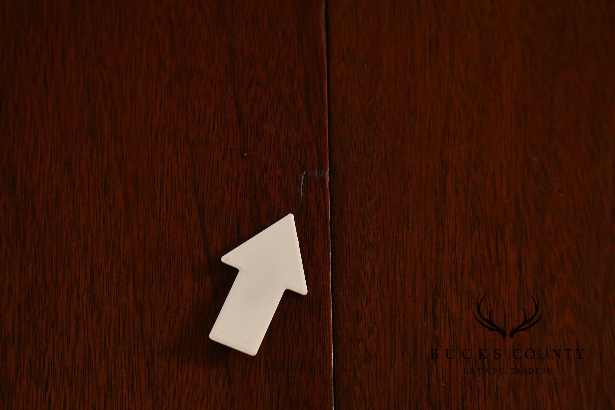 Hickory Chair Banded Mahogany Expandable Dining Table With Two Leaves