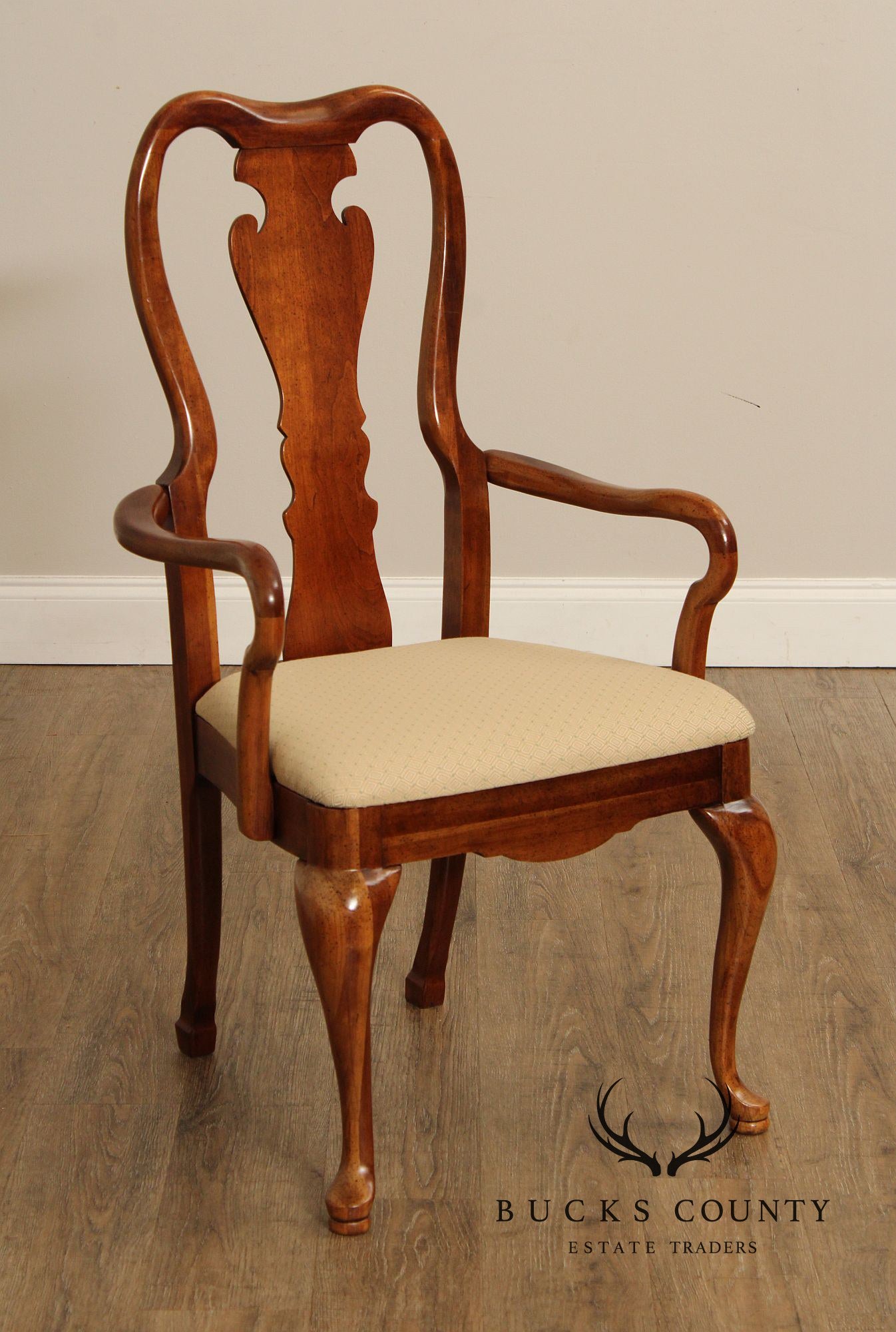 Thomasville Queen Anne Style Set of Eight Cherry Dining Chairs