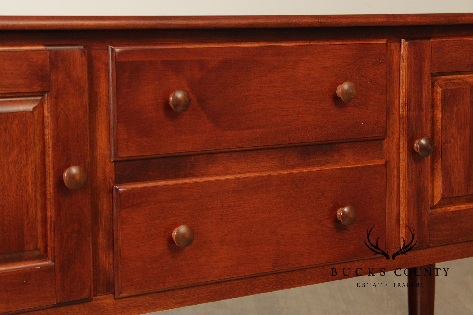 NICHOLS & STONE MAPLE SERVER SIDEBOARD WITH FLUTED LEGS