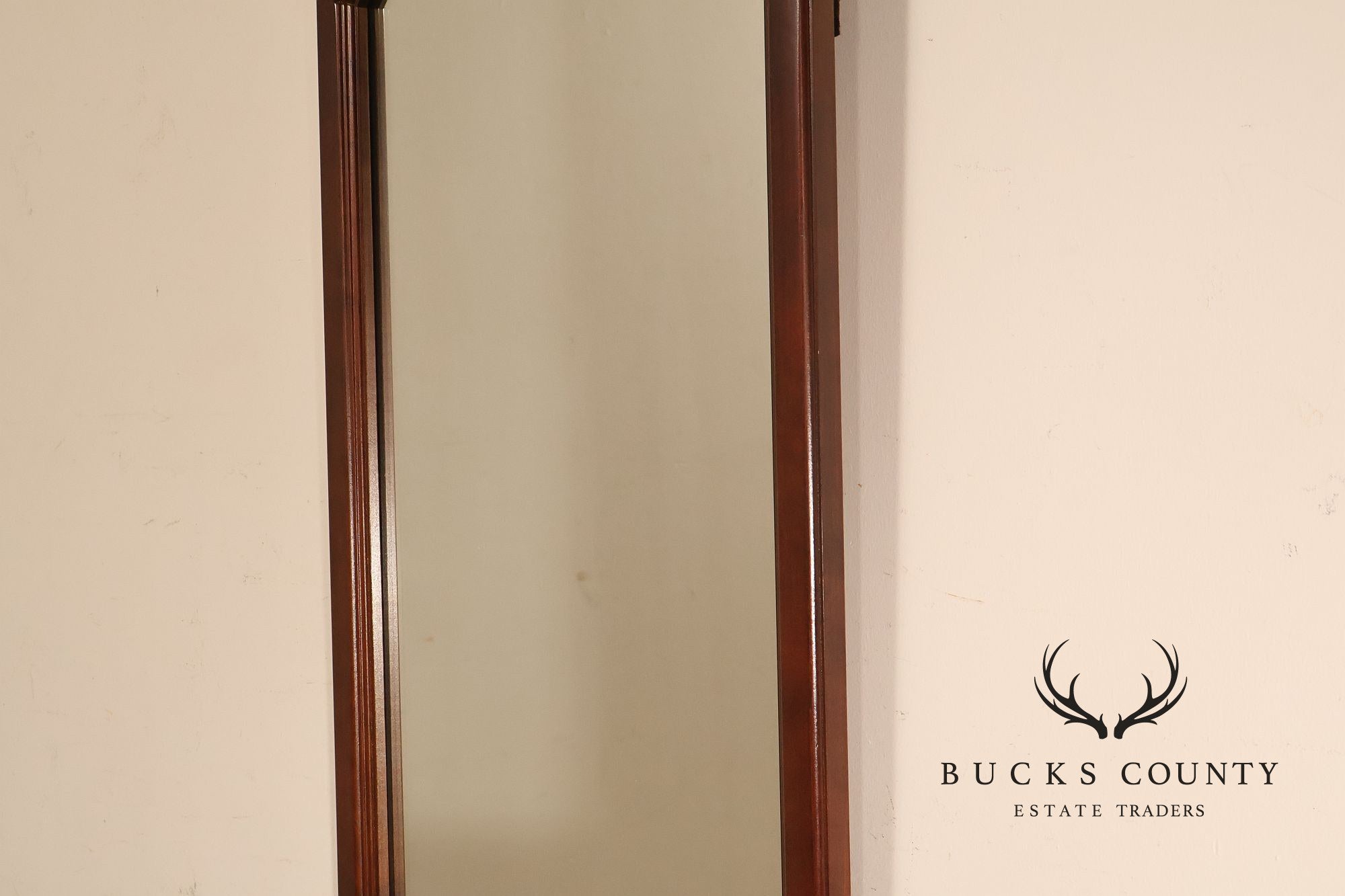 Pulaski Furniture Queen Anne Style Mahogany Wall Mirror
