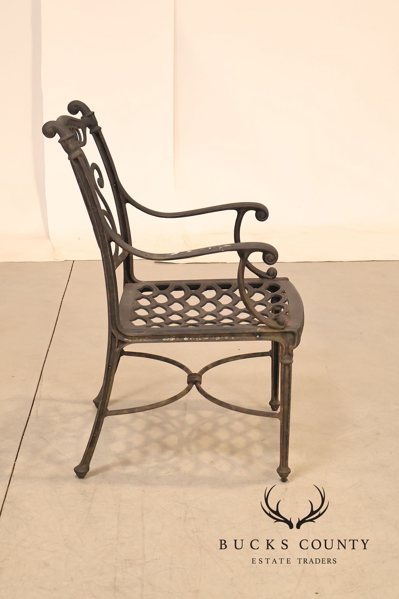 Hanamint Outdoor Round Cast Aluminum Dining Table and Chair Set