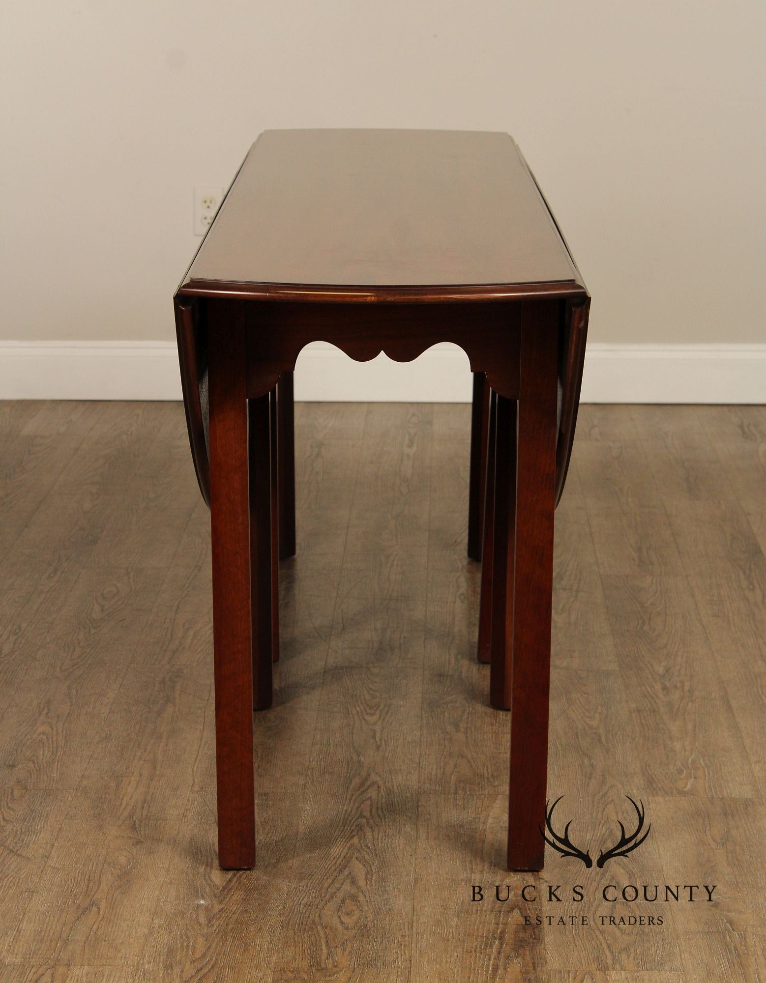 Wright Table Co. Georgian Style Mahogany Drop Leaf Dining Table