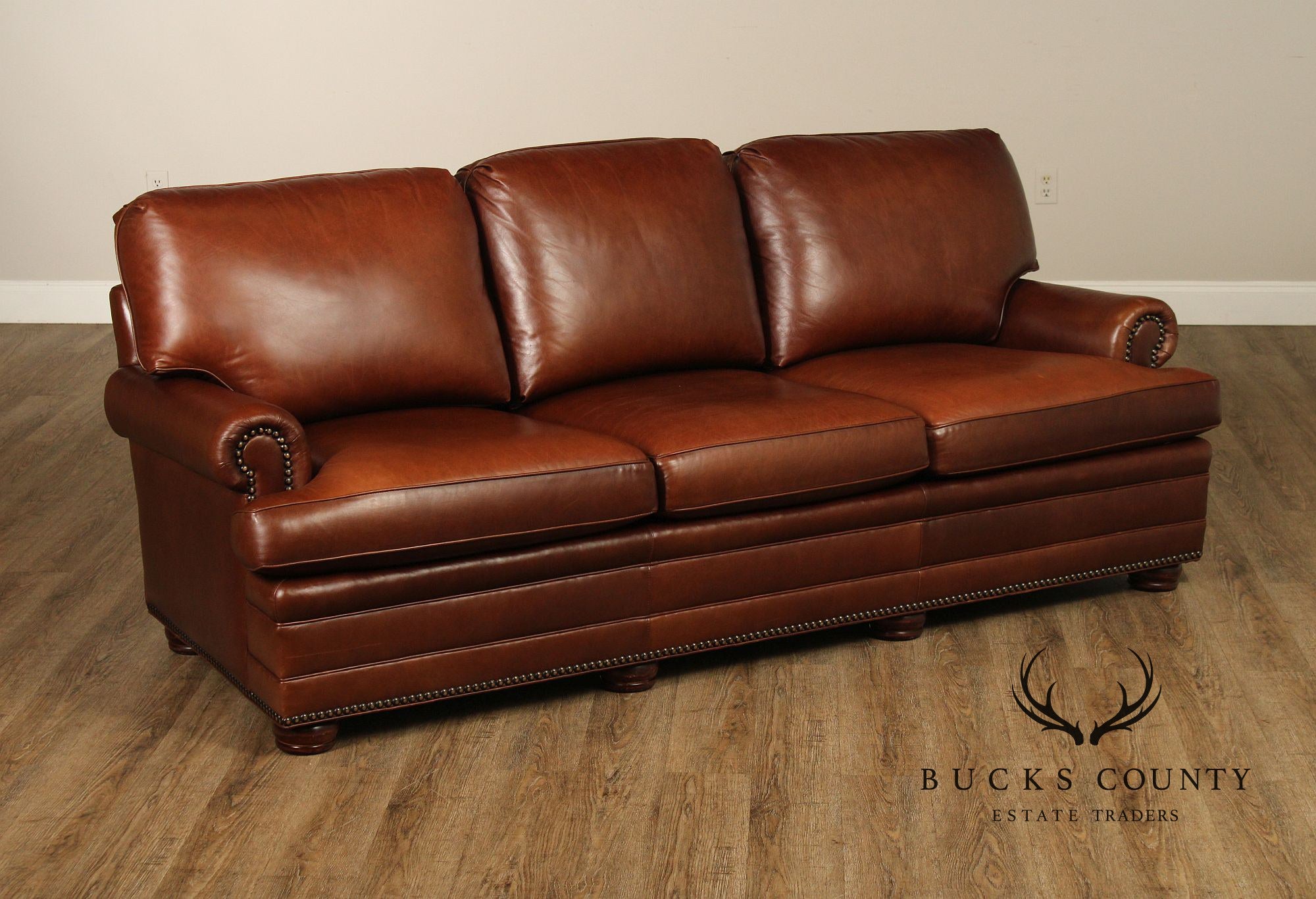 HANCOCK & MOORE ENGLISH TRADITIONAL STYLE BROWN LEATHER SOFA