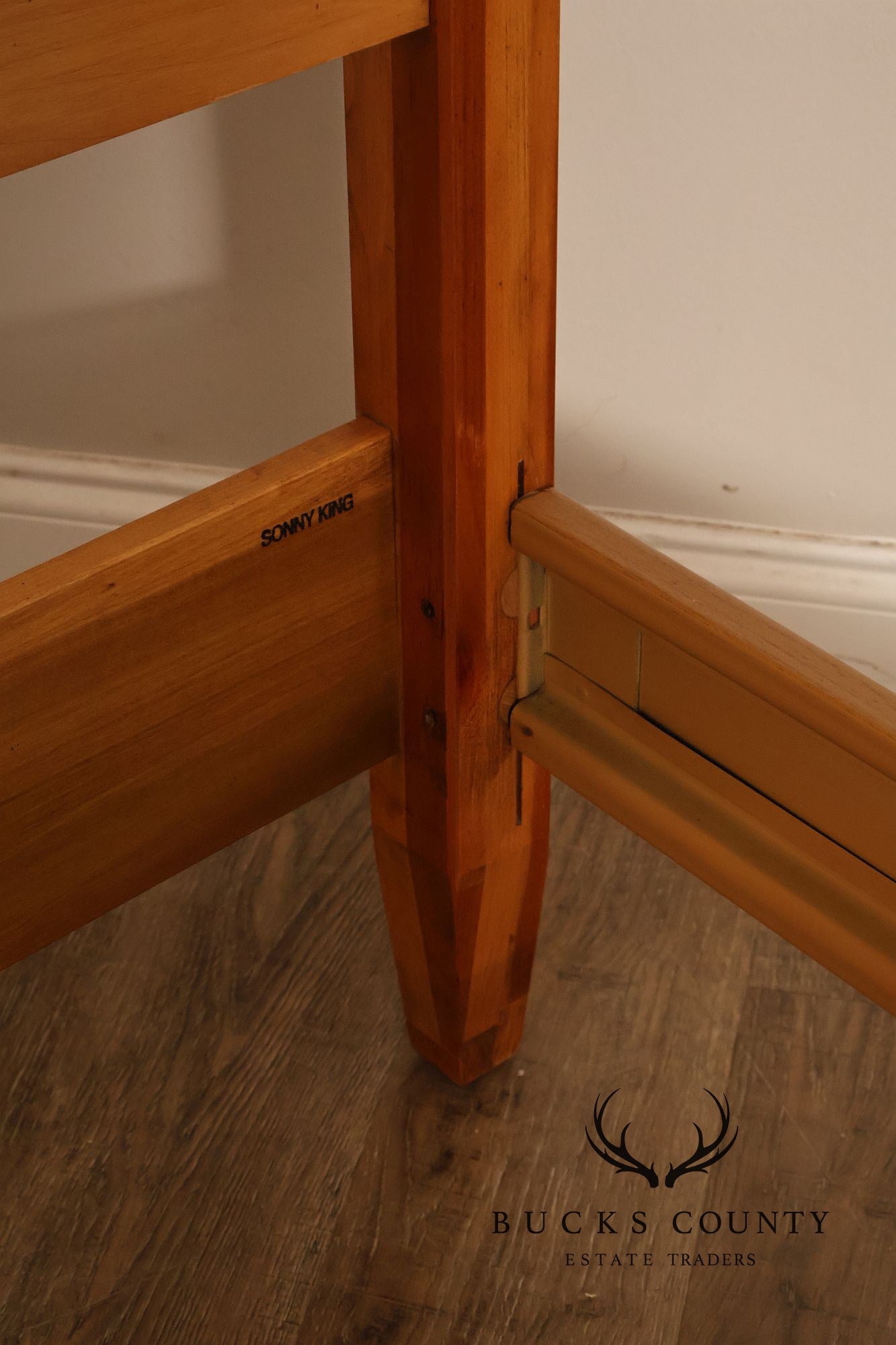 Ethan Allen Country Crossings Collection King Size Windsor Bed