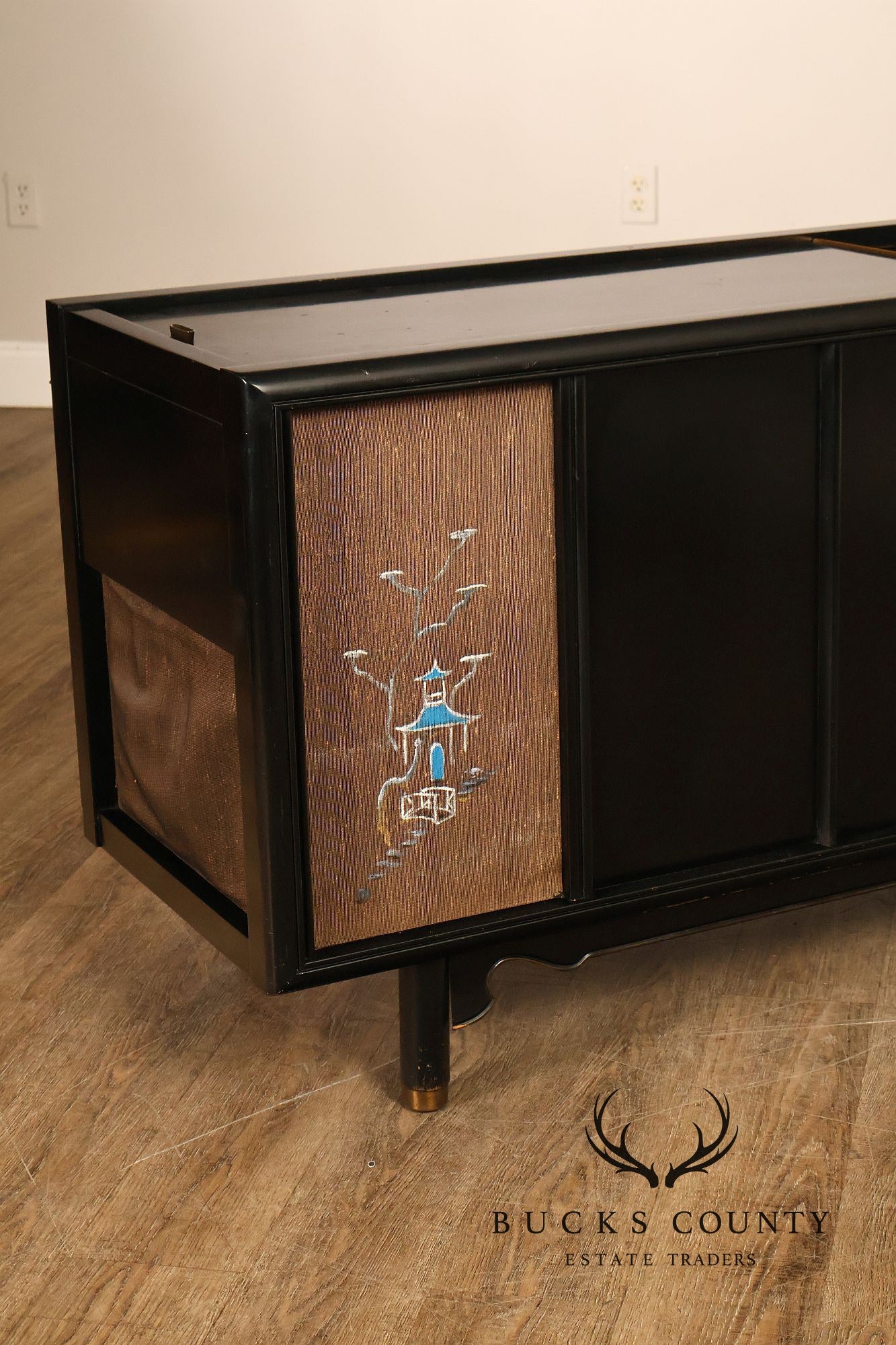Magnavox Ebony Asian Influence Stereo Turntable Radio Console Table