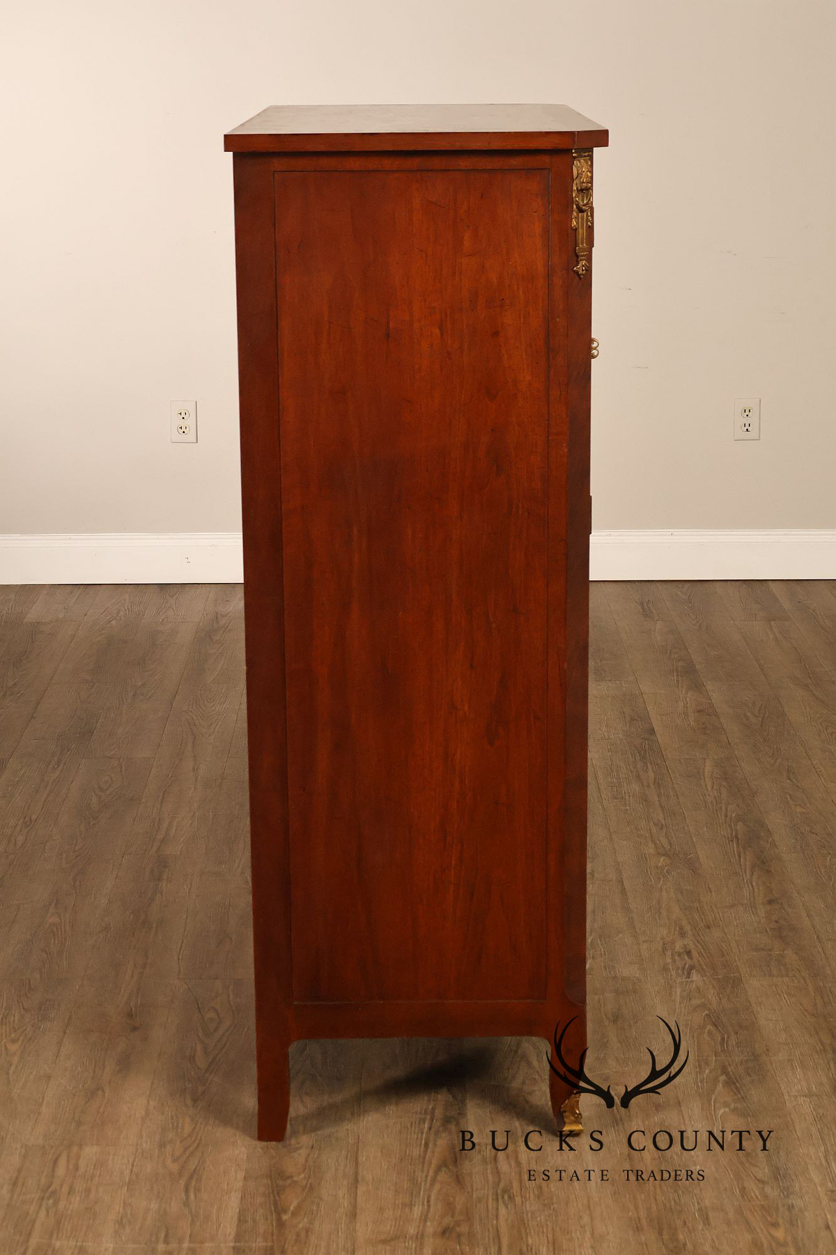 Henredon French Louis XV Style Walnut Chest of Drawers