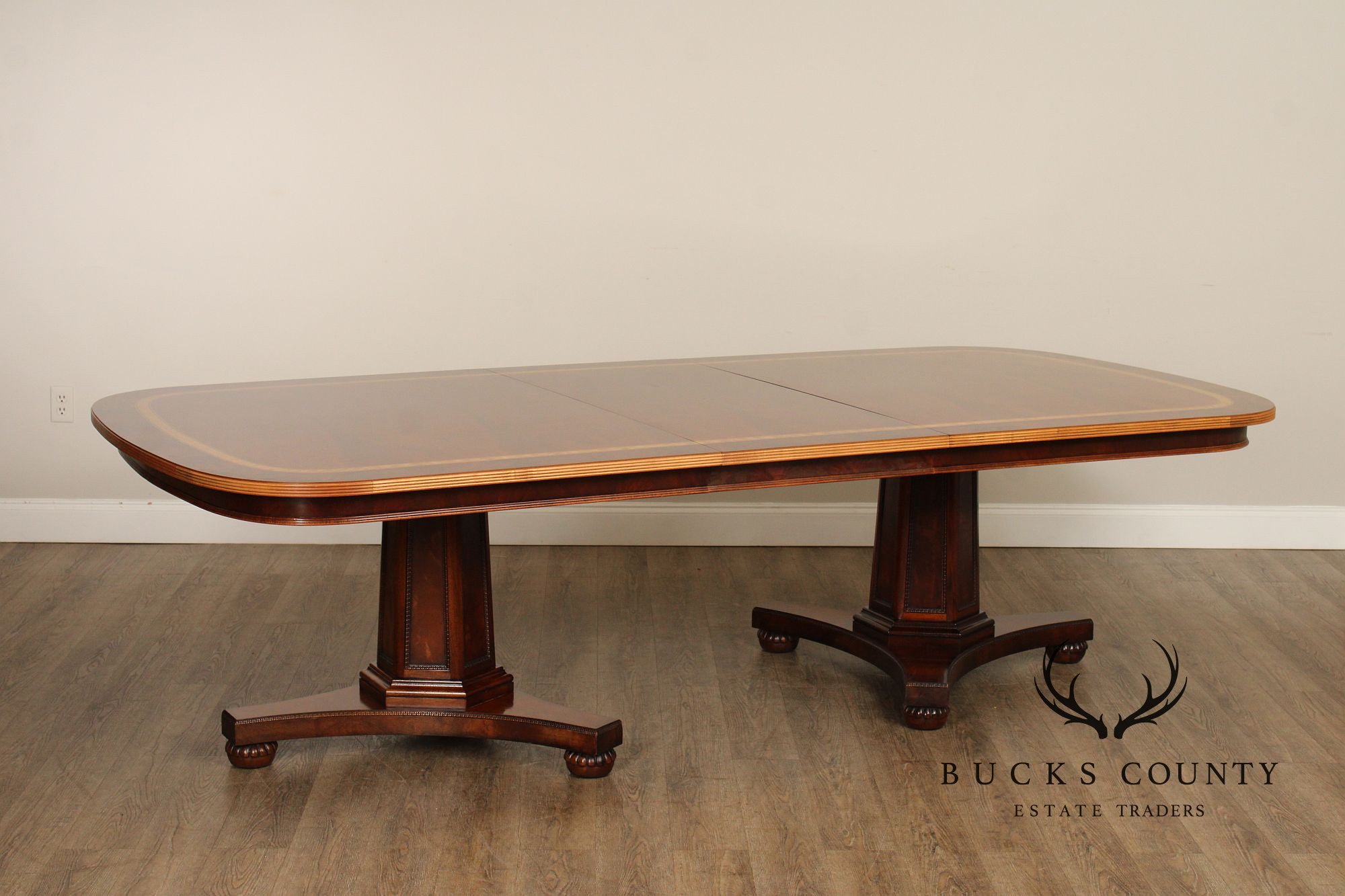 Henredon Historic Natchez Collectiom Banded Mahogany Extendable Dining Table