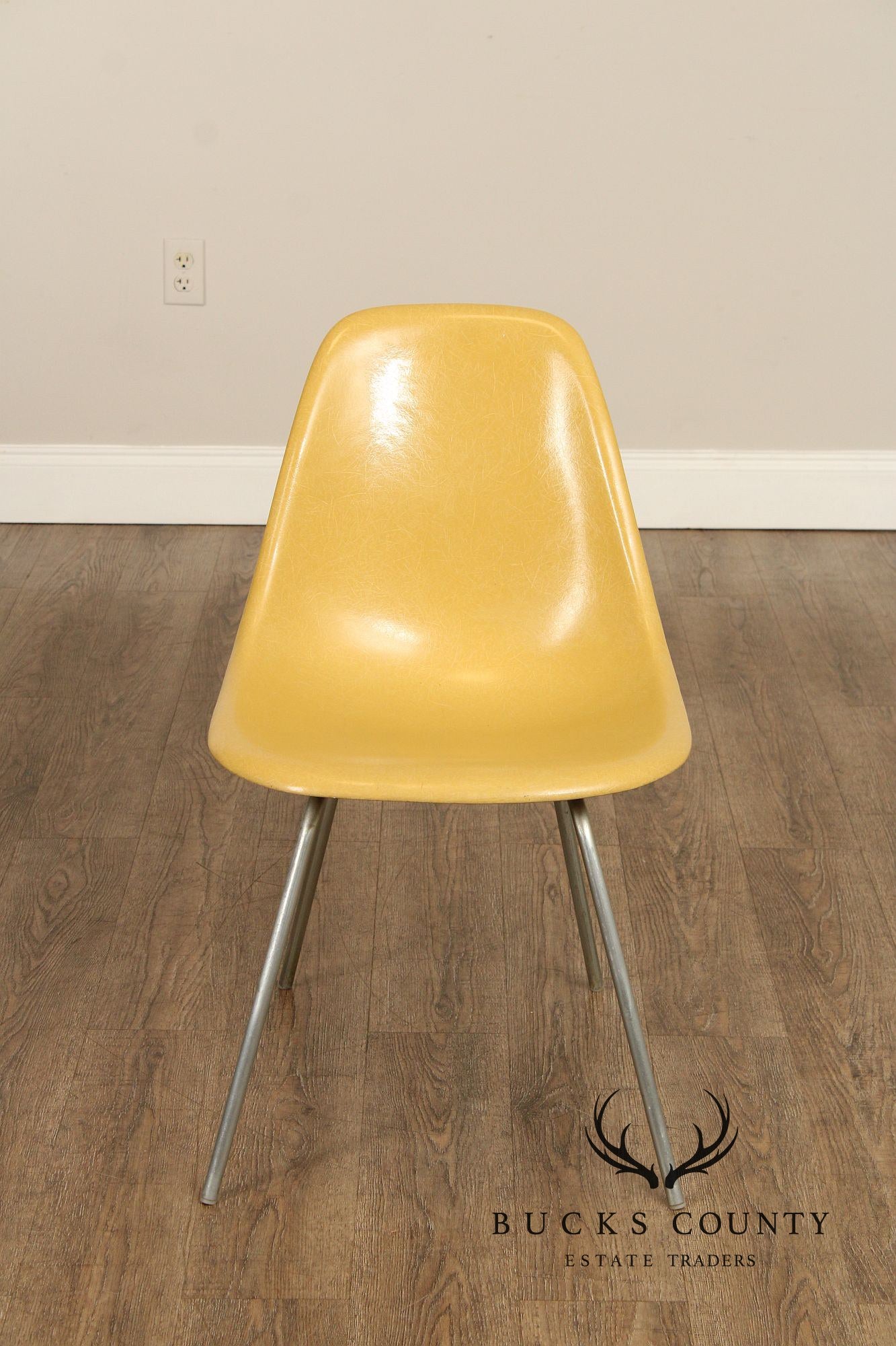 Herman Miller Mid Century Modern Set of Eight Fiberglass Dining Chairs