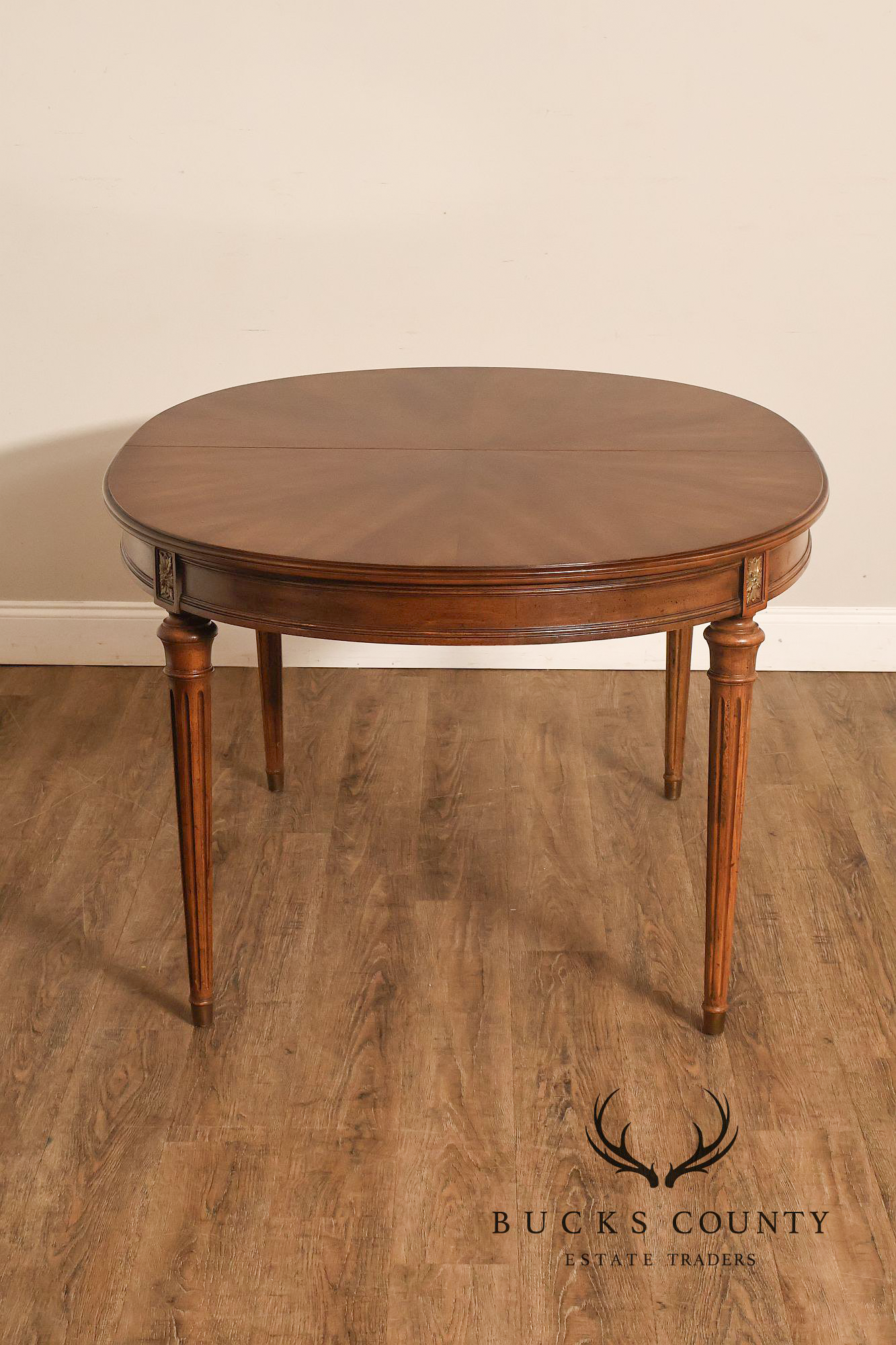 Henredon Vintage French Louis XVI Style Extendable Oval Walnut Dining Table