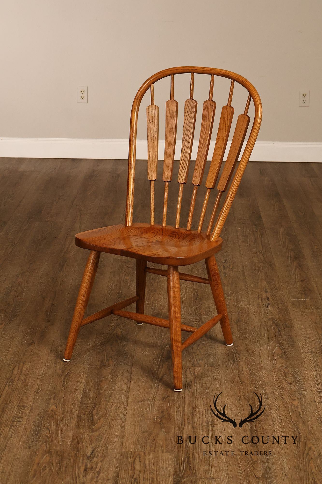 Richardson Brothers Colonial Windsor Style Set Of Seven Oak Dining Chairs