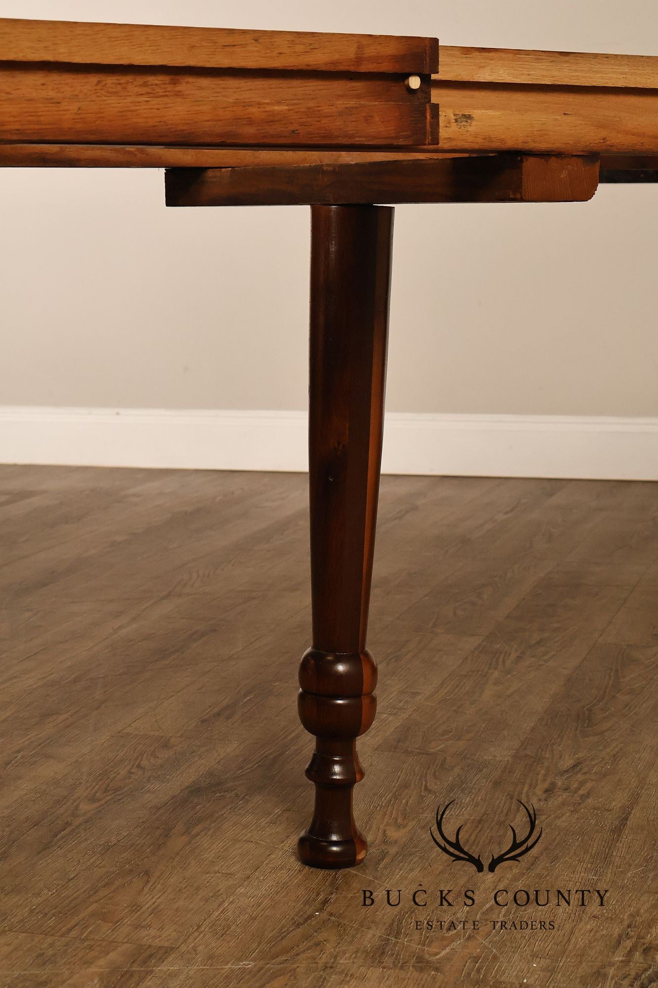 Antique Victorian Renaissance Revival Round Walnut Split Pedestal Extension Dining Table