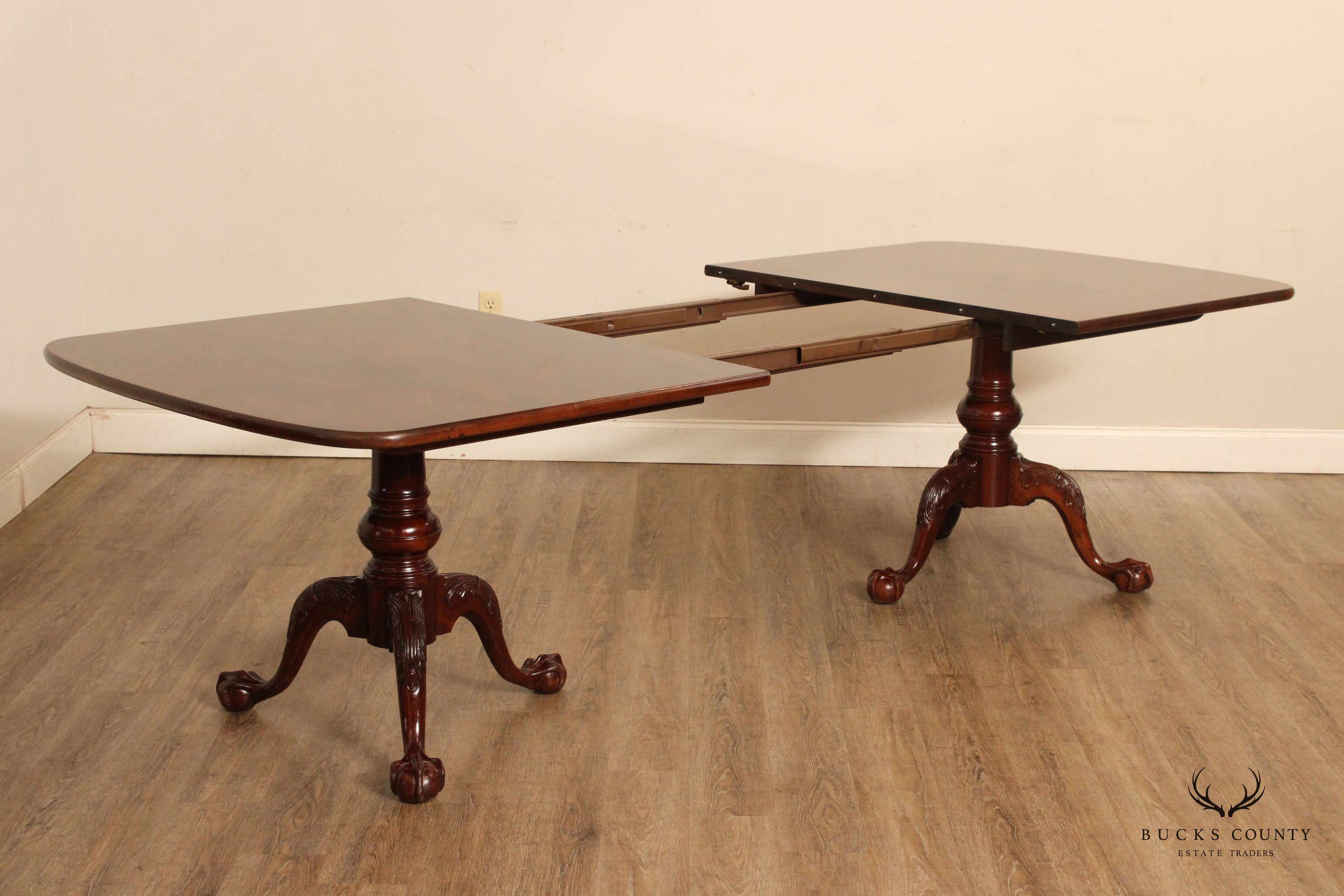 Henredon Georgian Style Flame Mahogany Double Pedestal Dining Table