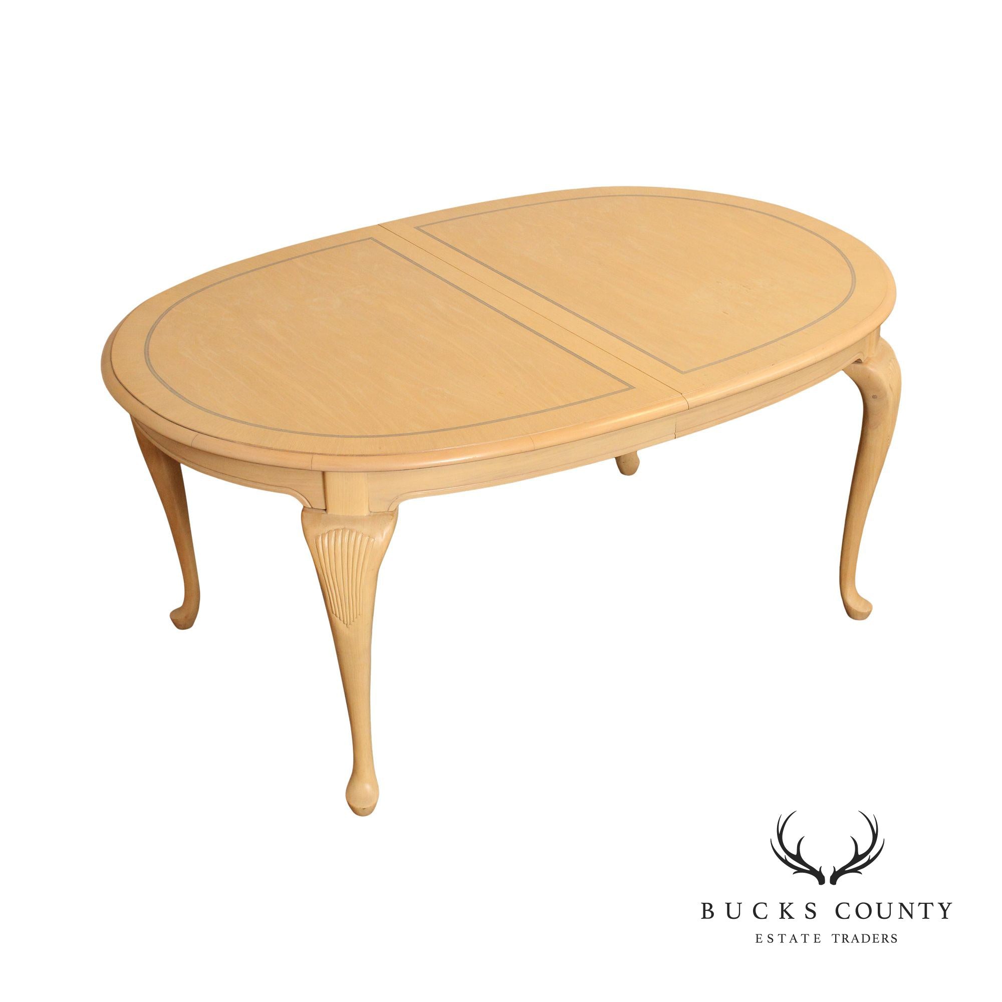 Bernhardt Queen Anne Style Expandable Oval Dining table