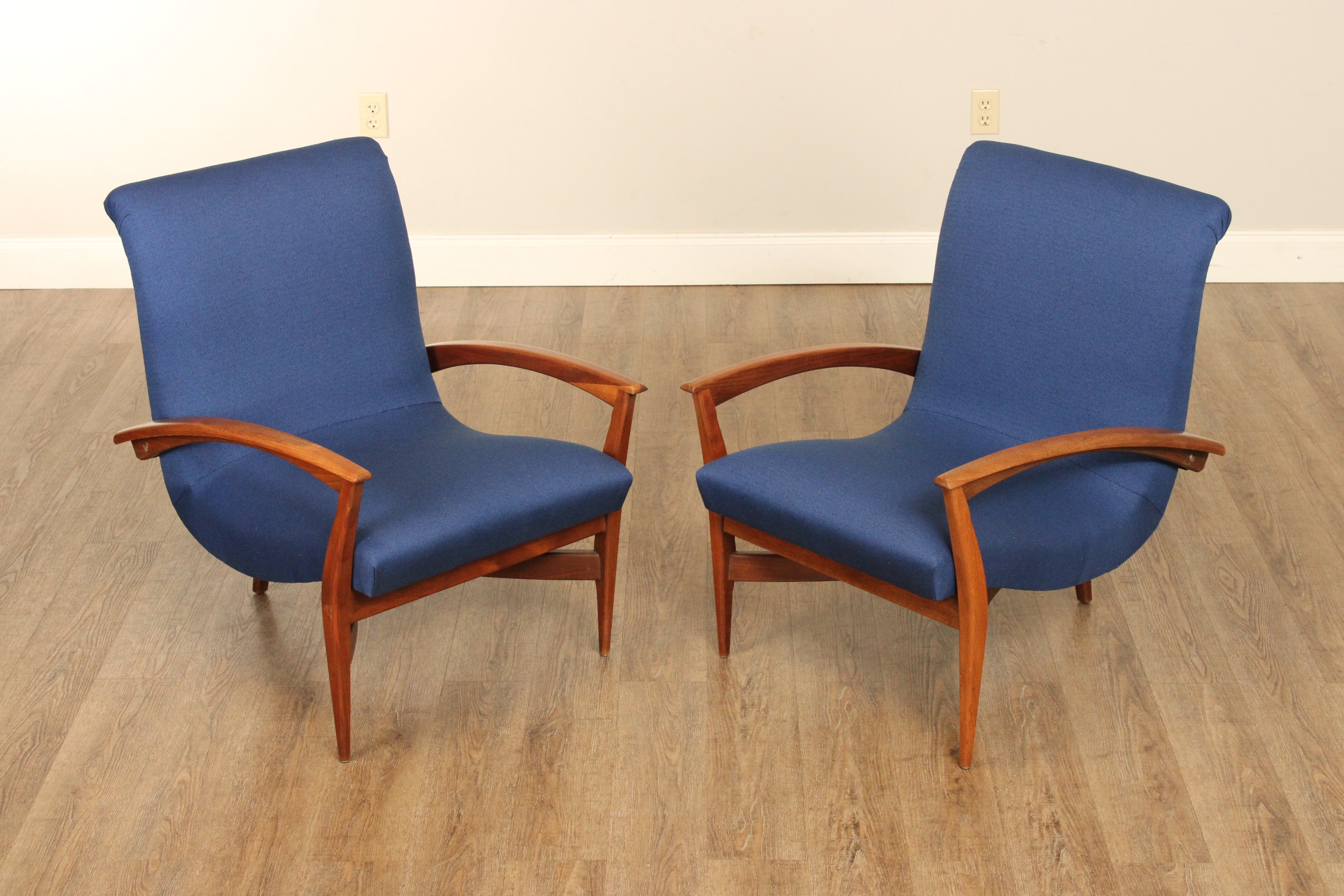 Quality Mid Century Modern Unusual Sculpted Walnut Pair Of Three Legged Lounge Chairs