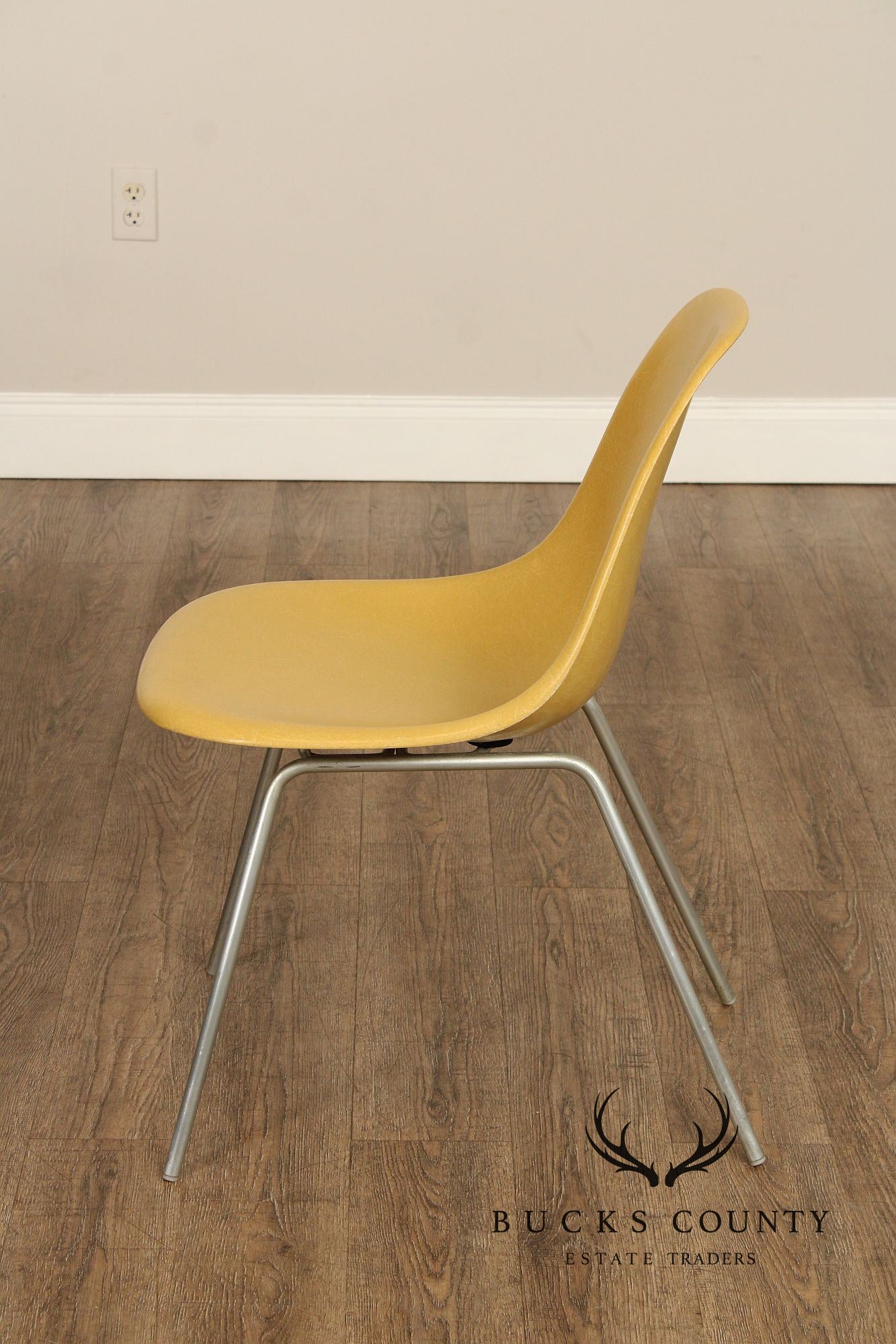 Herman Miller Mid Century Modern Set of Eight Fiberglass Dining Chairs