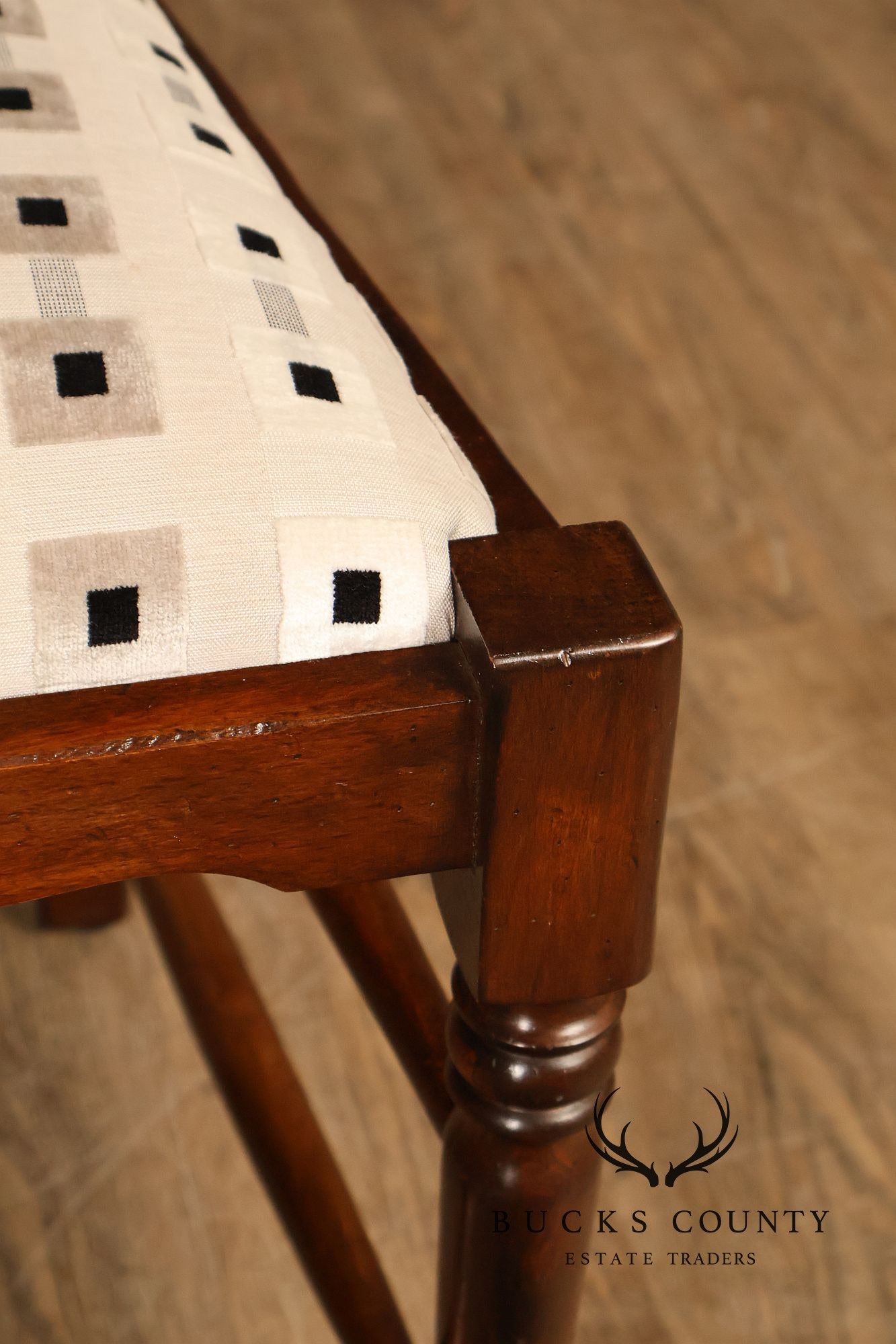 English Traditional Set Of Eight Custom Quality Ladderback Dining Chairs