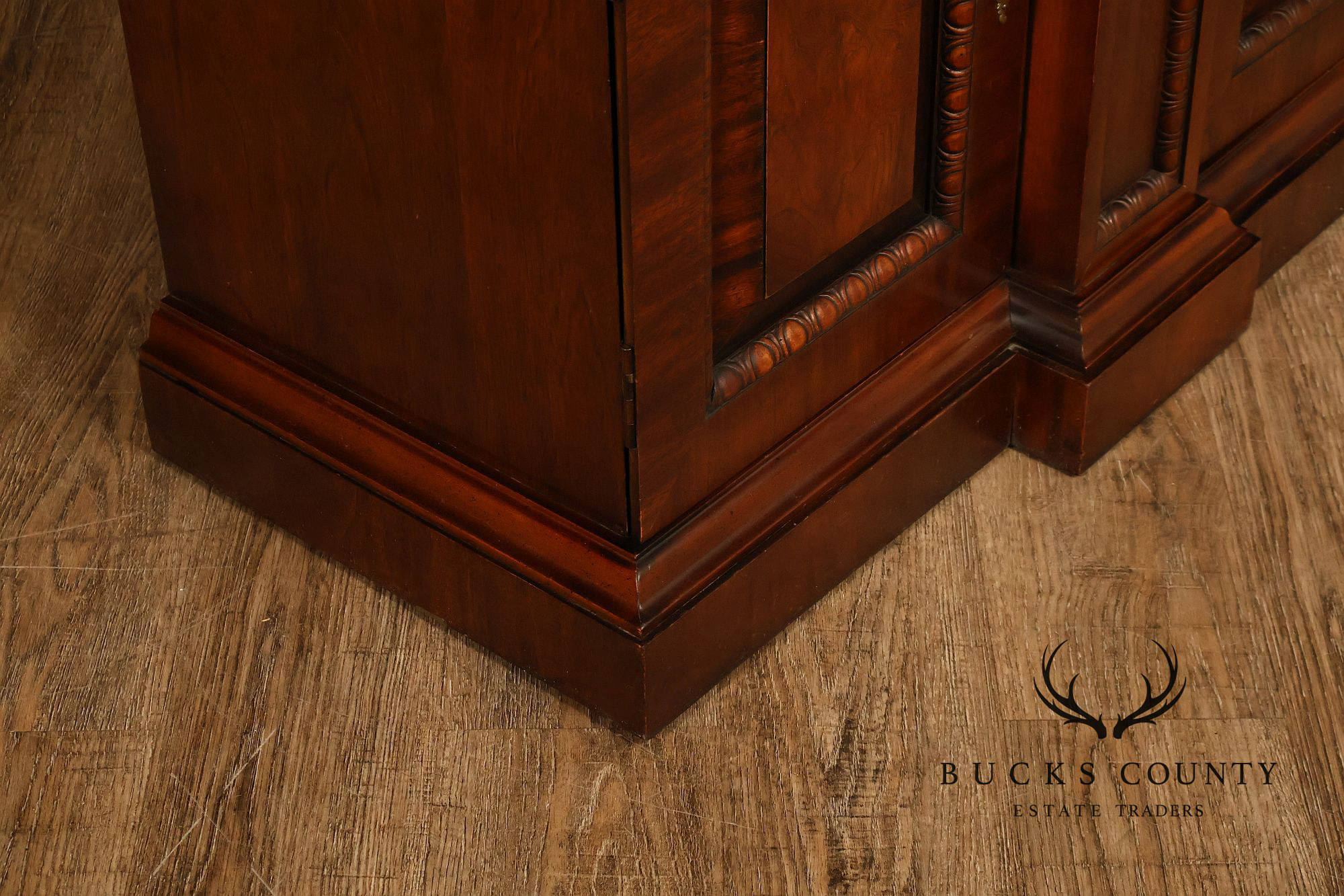 Henredon Furniture Georgian Style Mahogany Breakfront