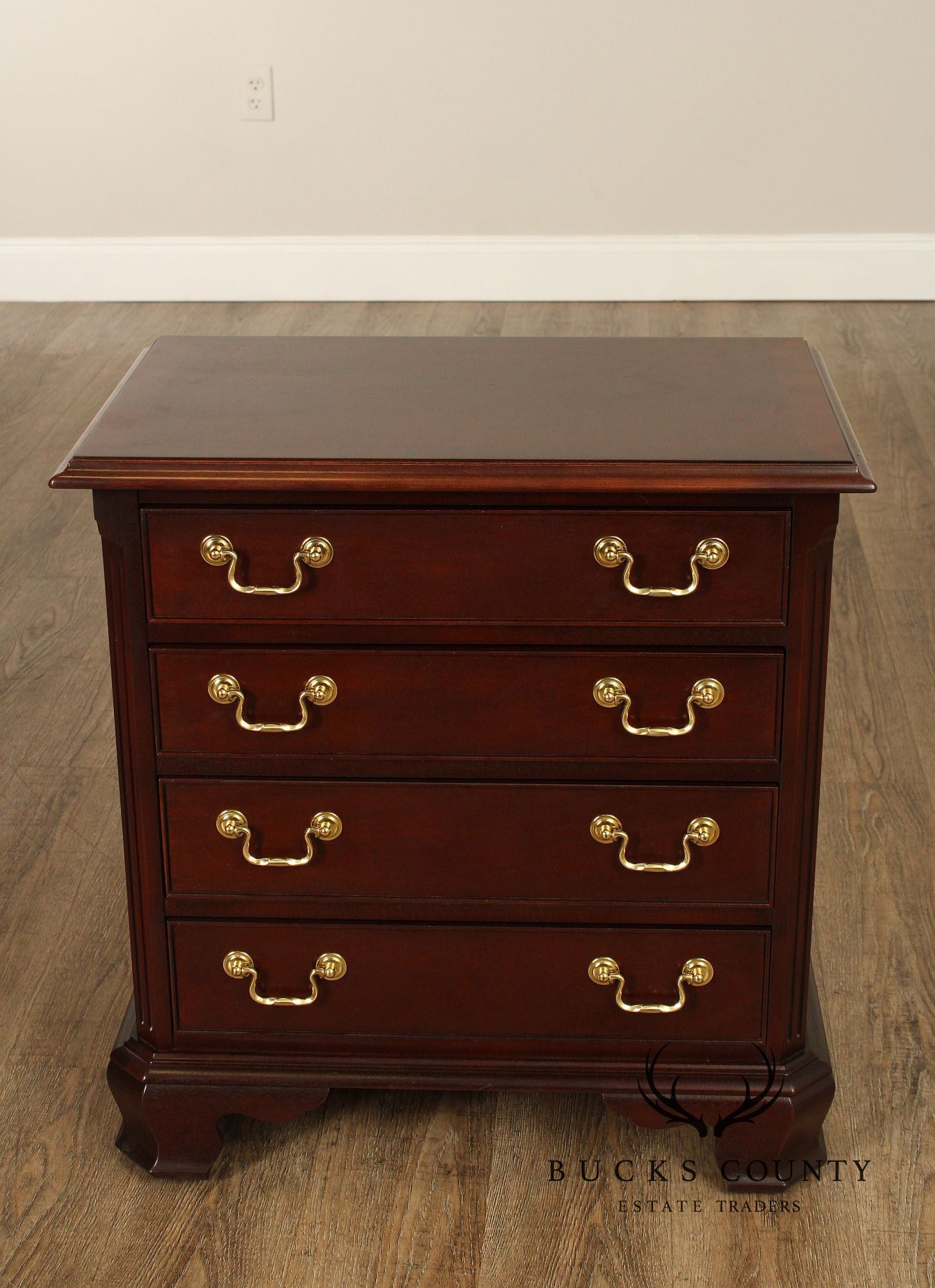 Thomasville Chippendale Style Mahogany Nightstand Chest