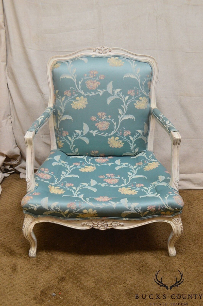 French Louis XV Style Pair of White Painted Fauteuils Lounge Chairs